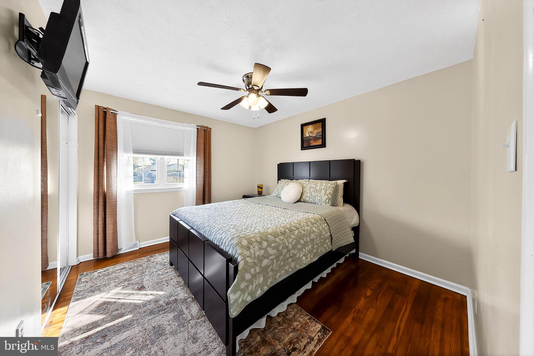 EAGLE GLEN - Residential