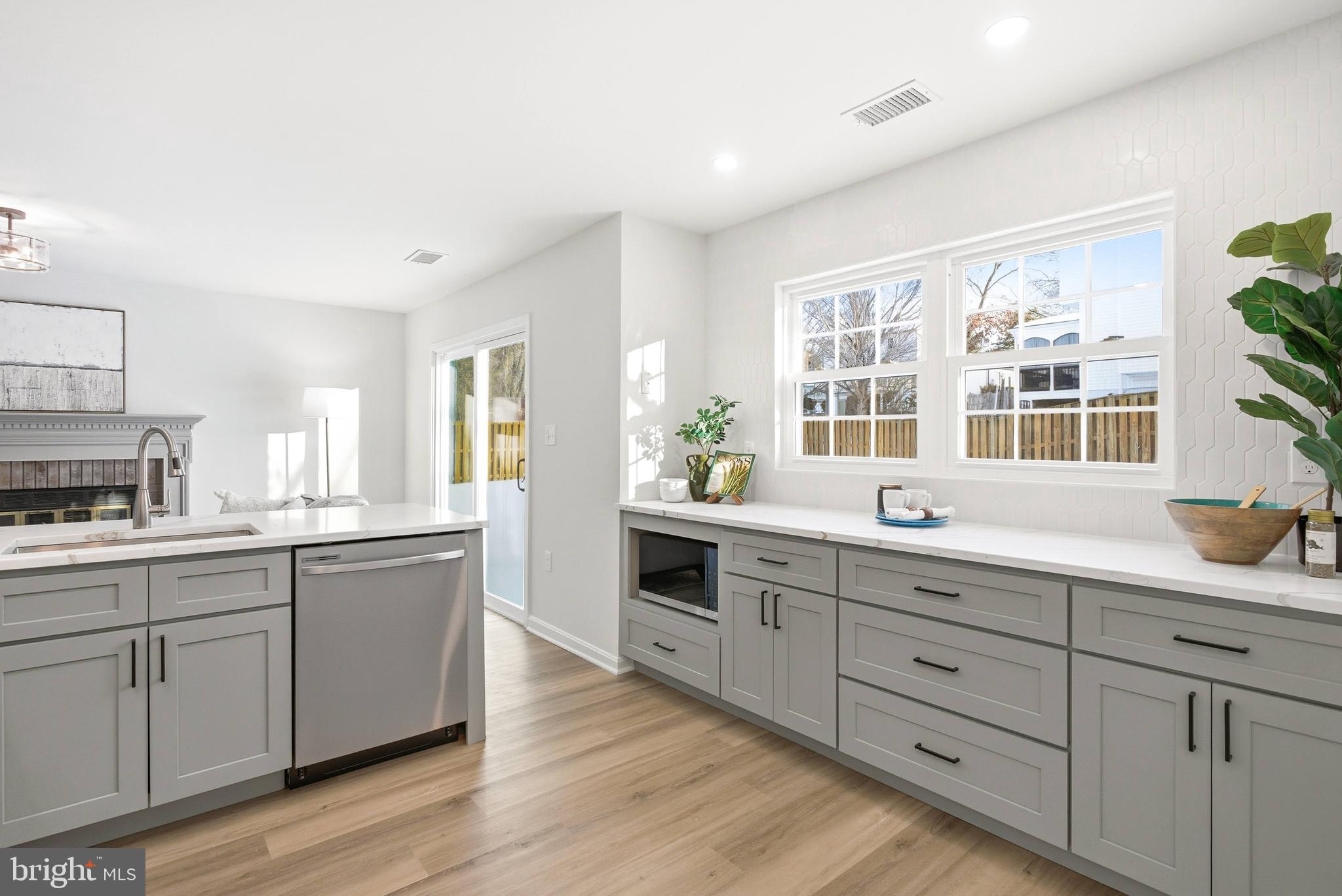 PEPPER TREE - Residential