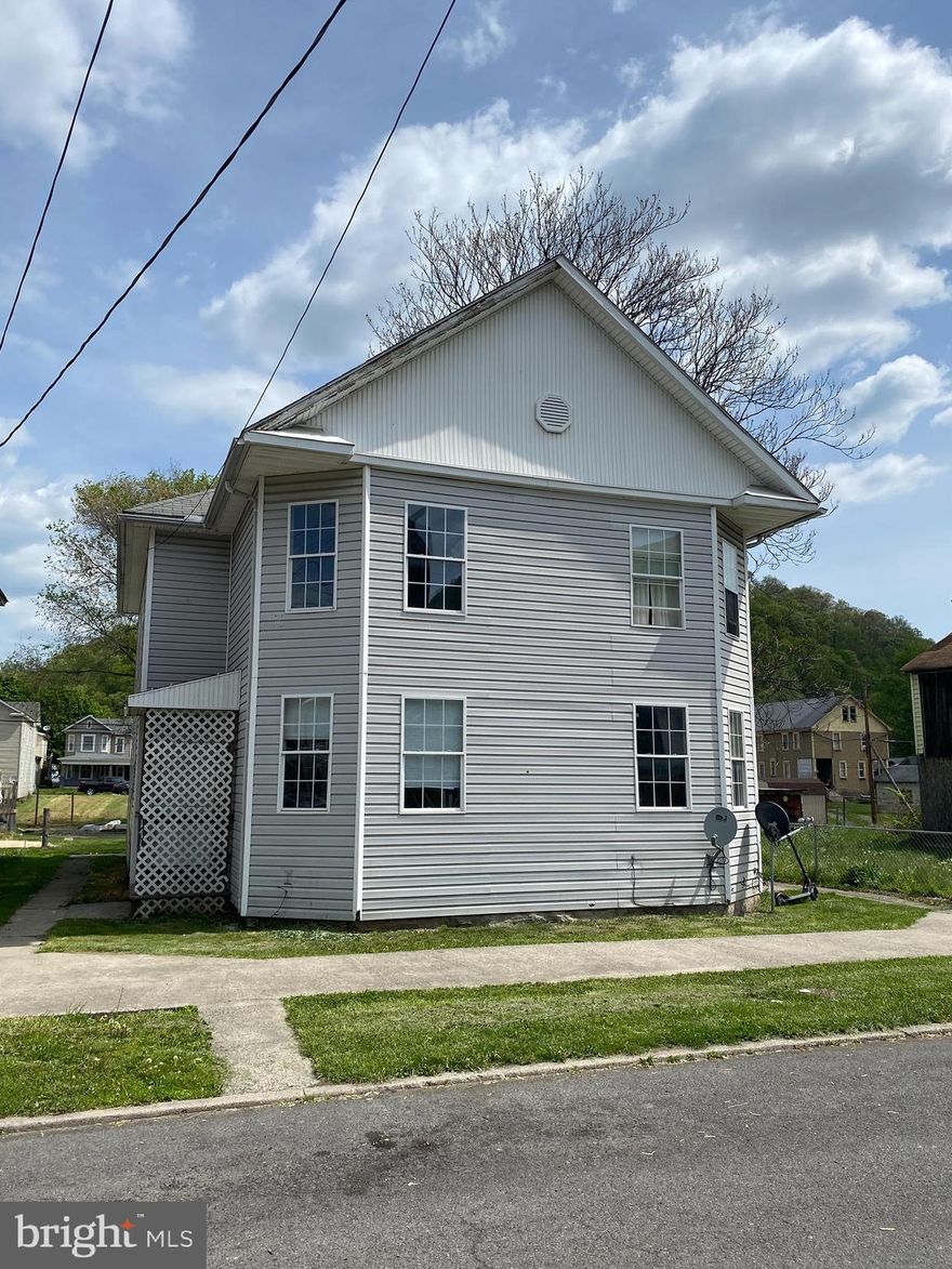 Freshly updated with new flooring, new doors, and fresh paint. This 3-bedroom two-story unit won't last long.  The backyard offers a place to retreat.