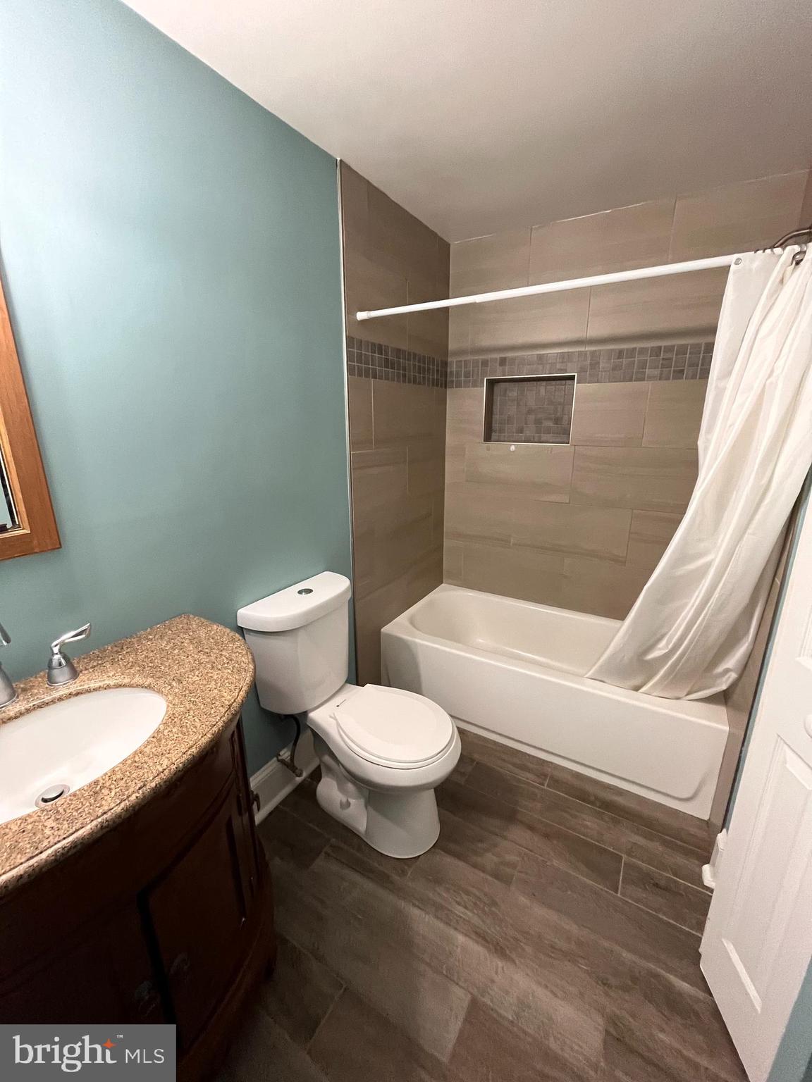 SMALLWOOD EST SUB - Residential Lease