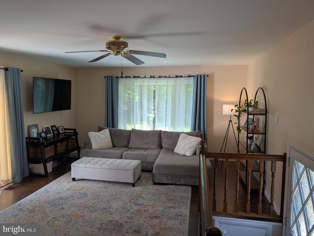 8 CONARD AVENUE MAIN LEVEL UNIT
