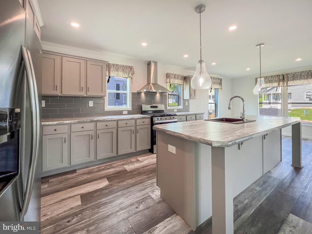 LINDALE VILLAGE - Residential