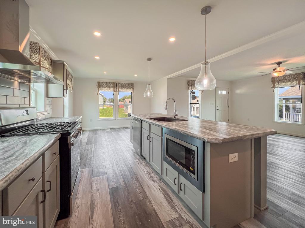 LINDALE VILLAGE - Residential