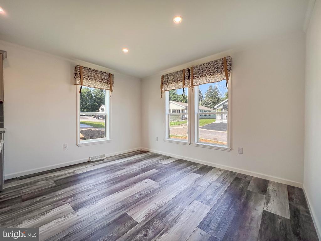 LINDALE VILLAGE - Residential