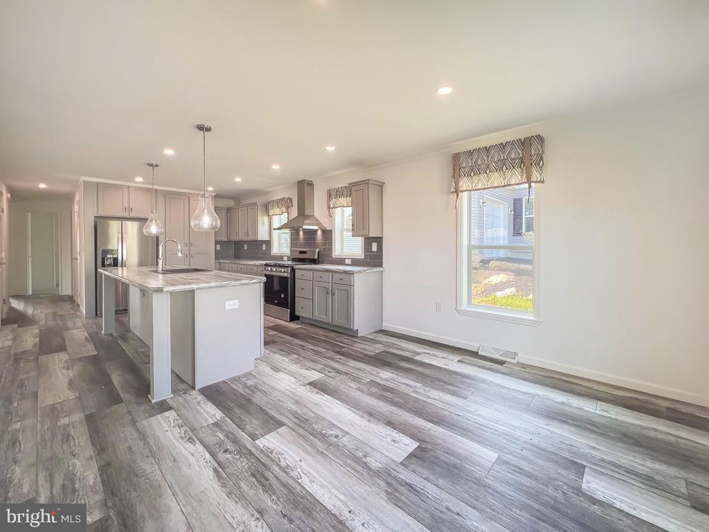 LINDALE VILLAGE - Residential