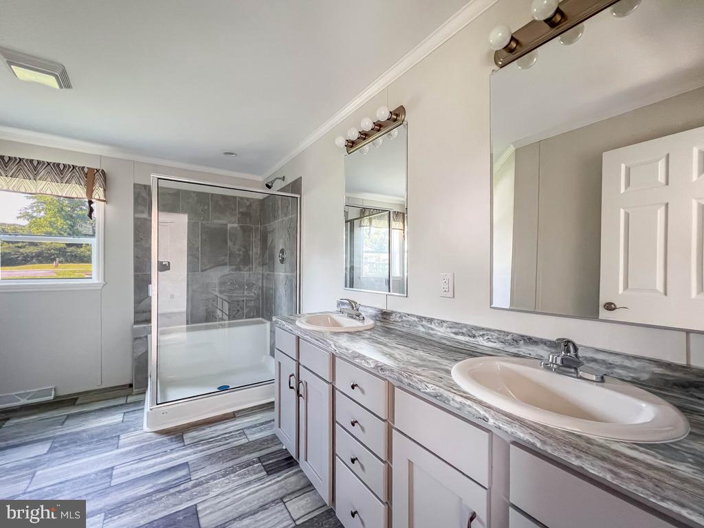 LINDALE VILLAGE - Residential