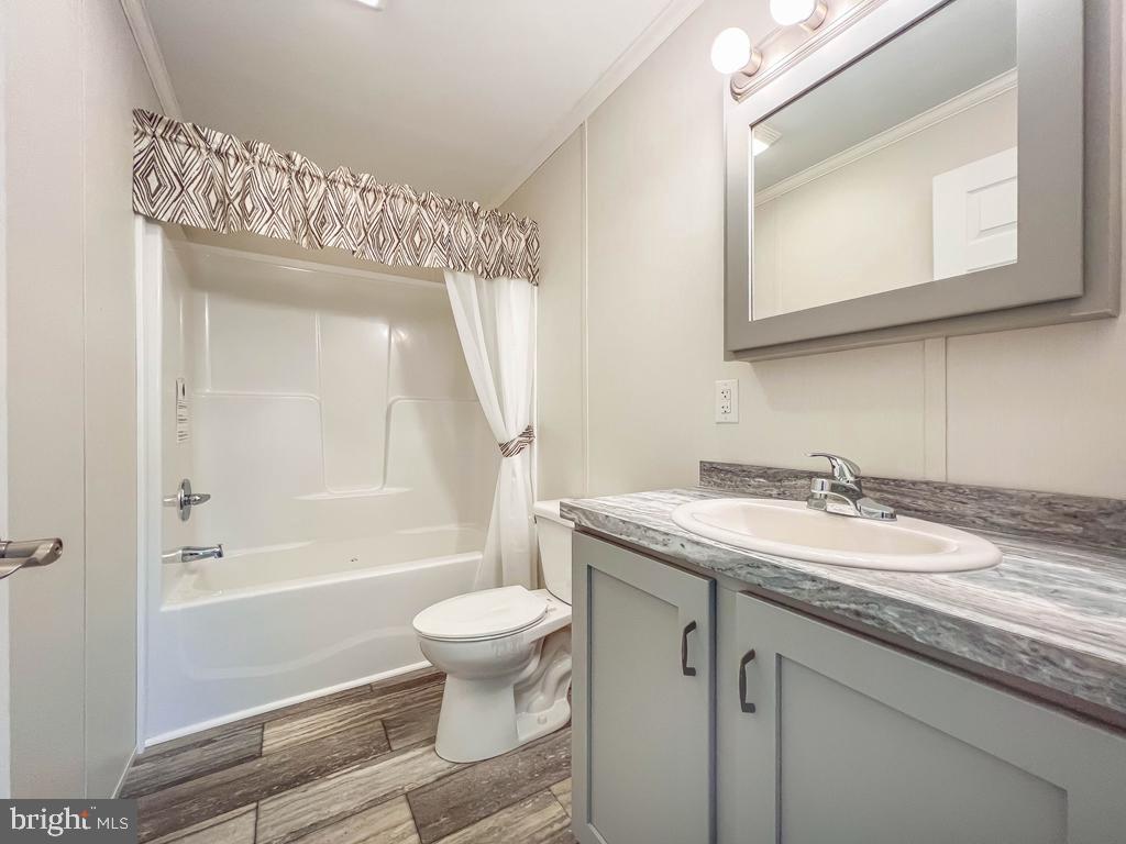 LINDALE VILLAGE - Residential