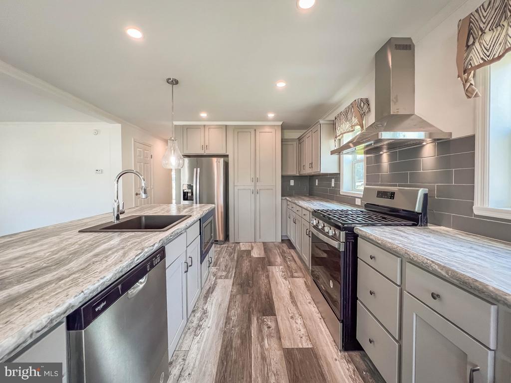 LINDALE VILLAGE - Residential