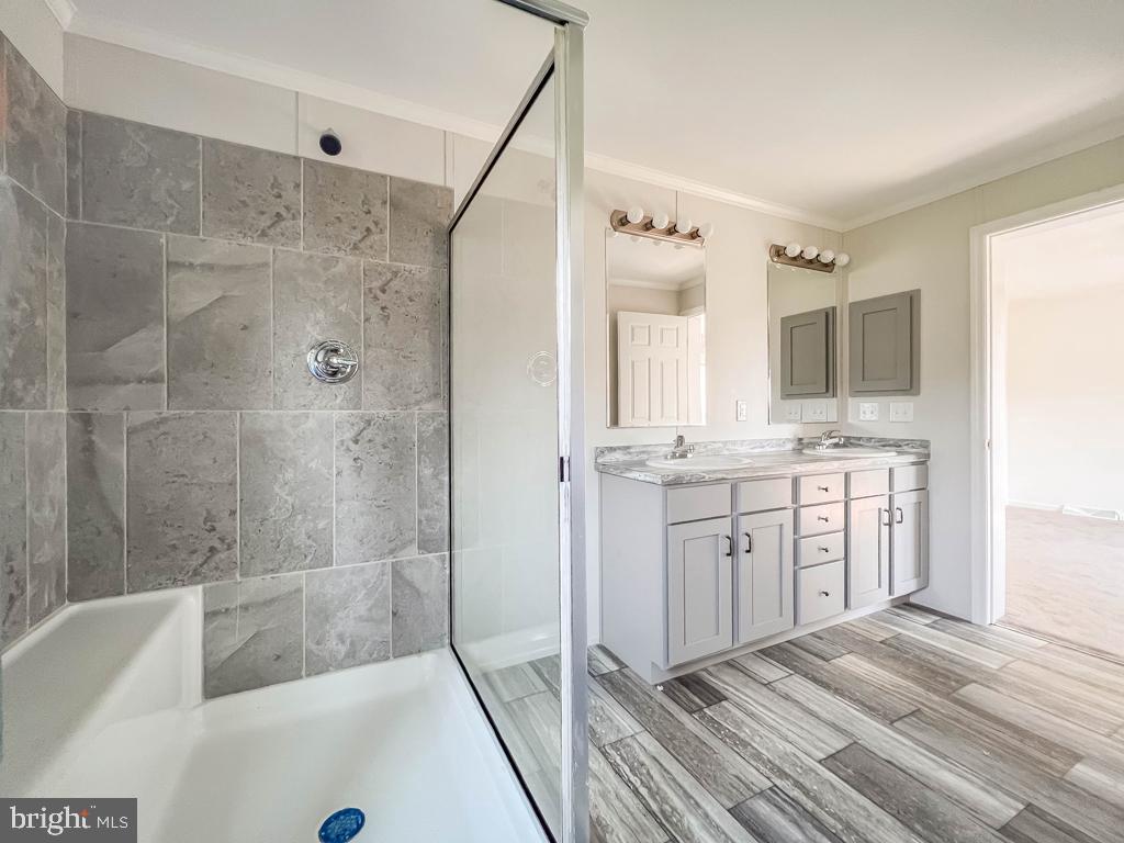 LINDALE VILLAGE - Residential