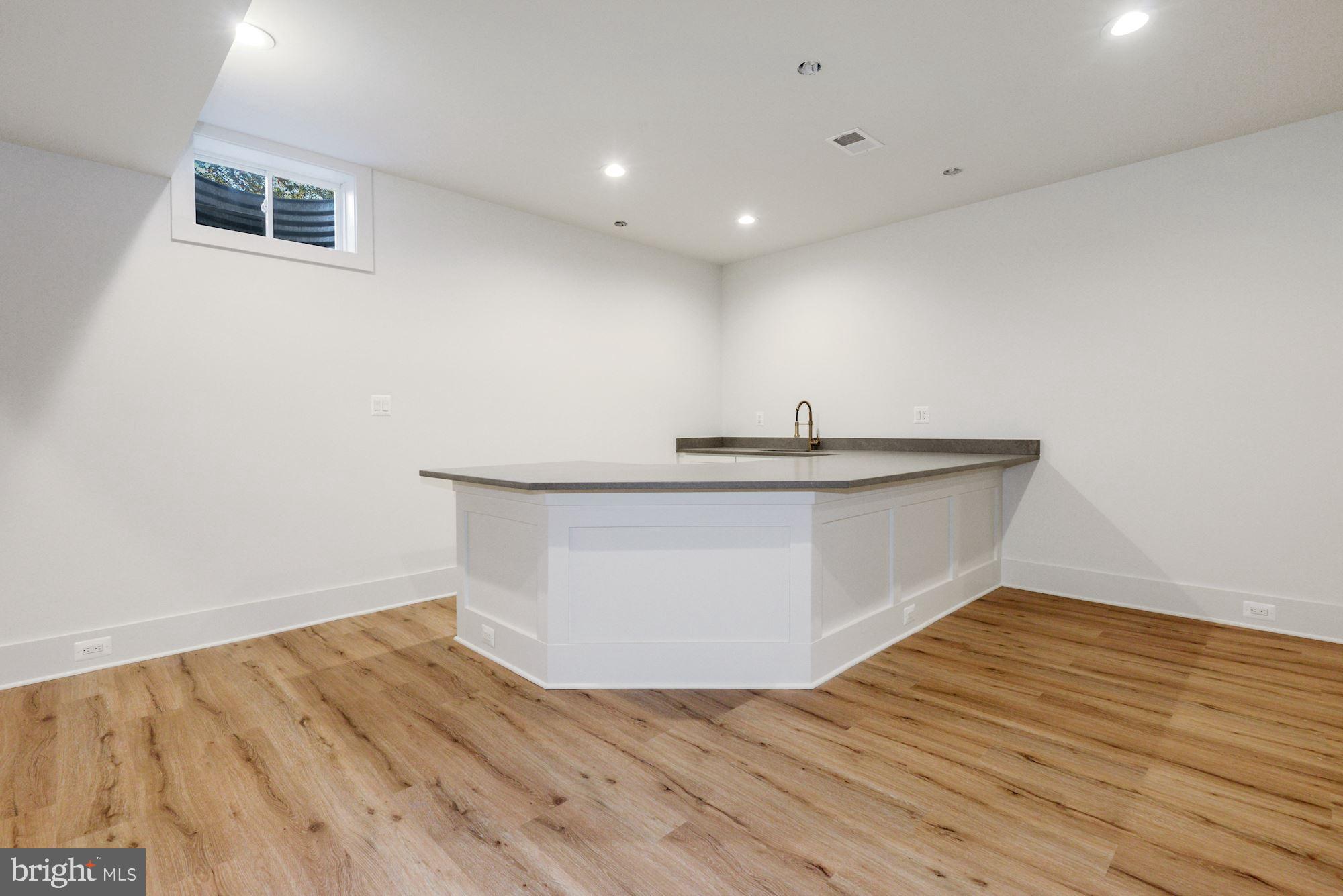 GOLF CLUB MANOR - Residential