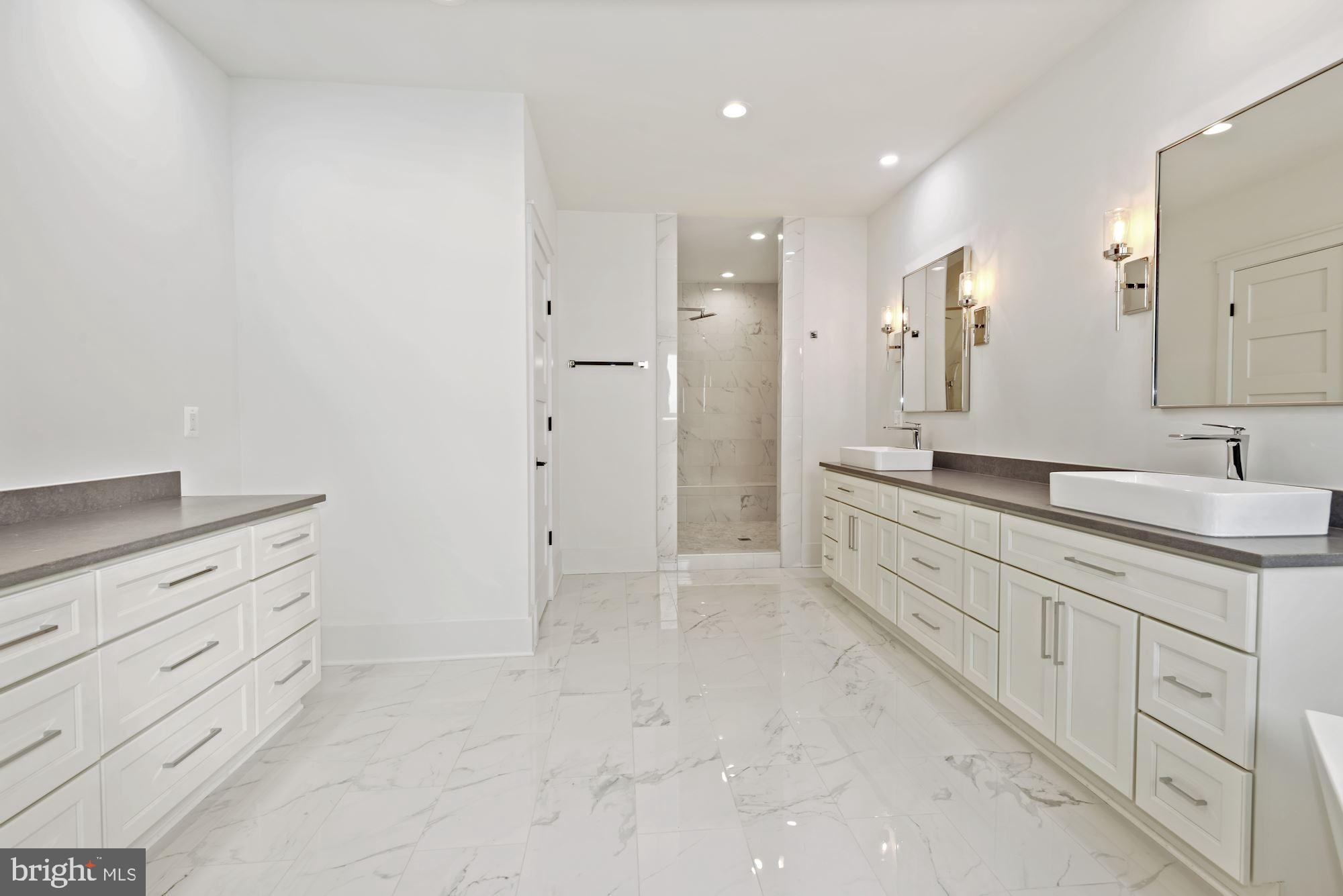 GOLF CLUB MANOR - Residential