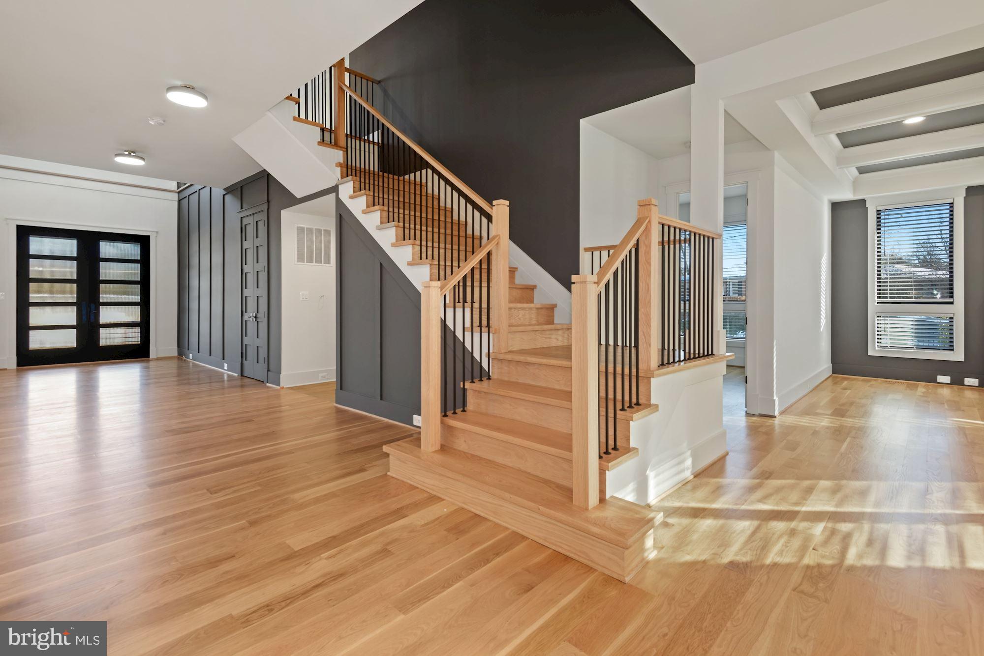 GOLF CLUB MANOR - Residential