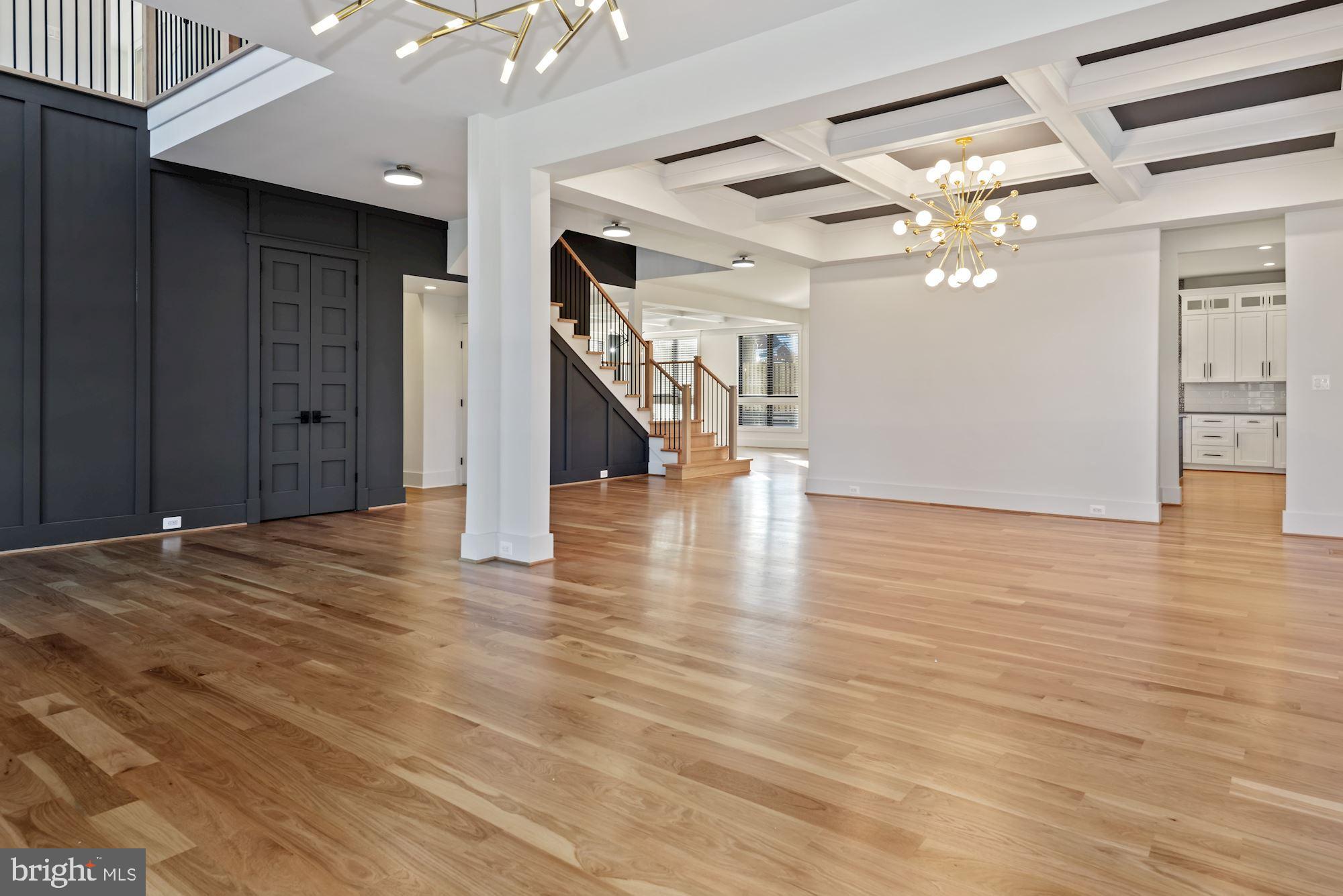 GOLF CLUB MANOR - Residential