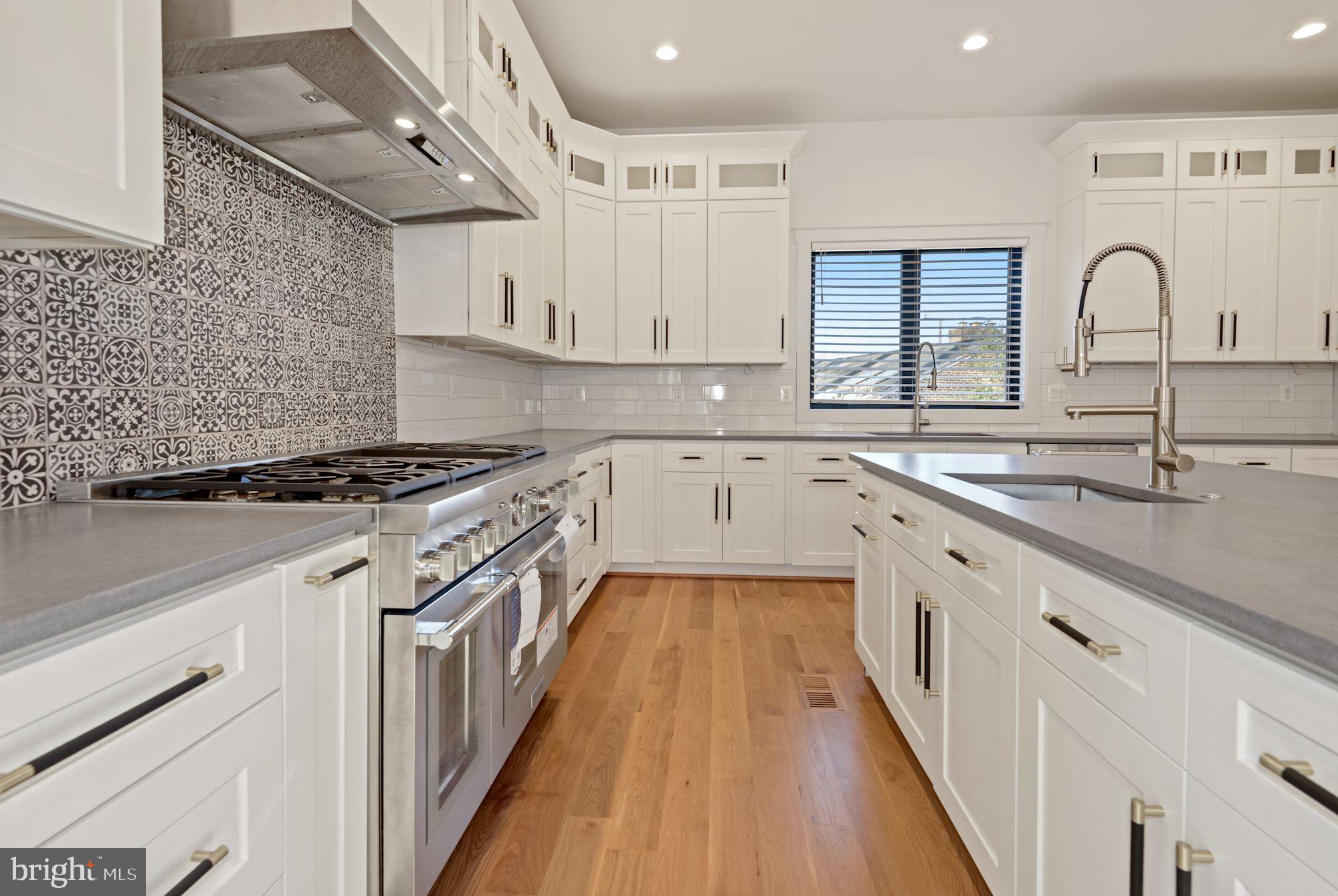 GOLF CLUB MANOR - Residential