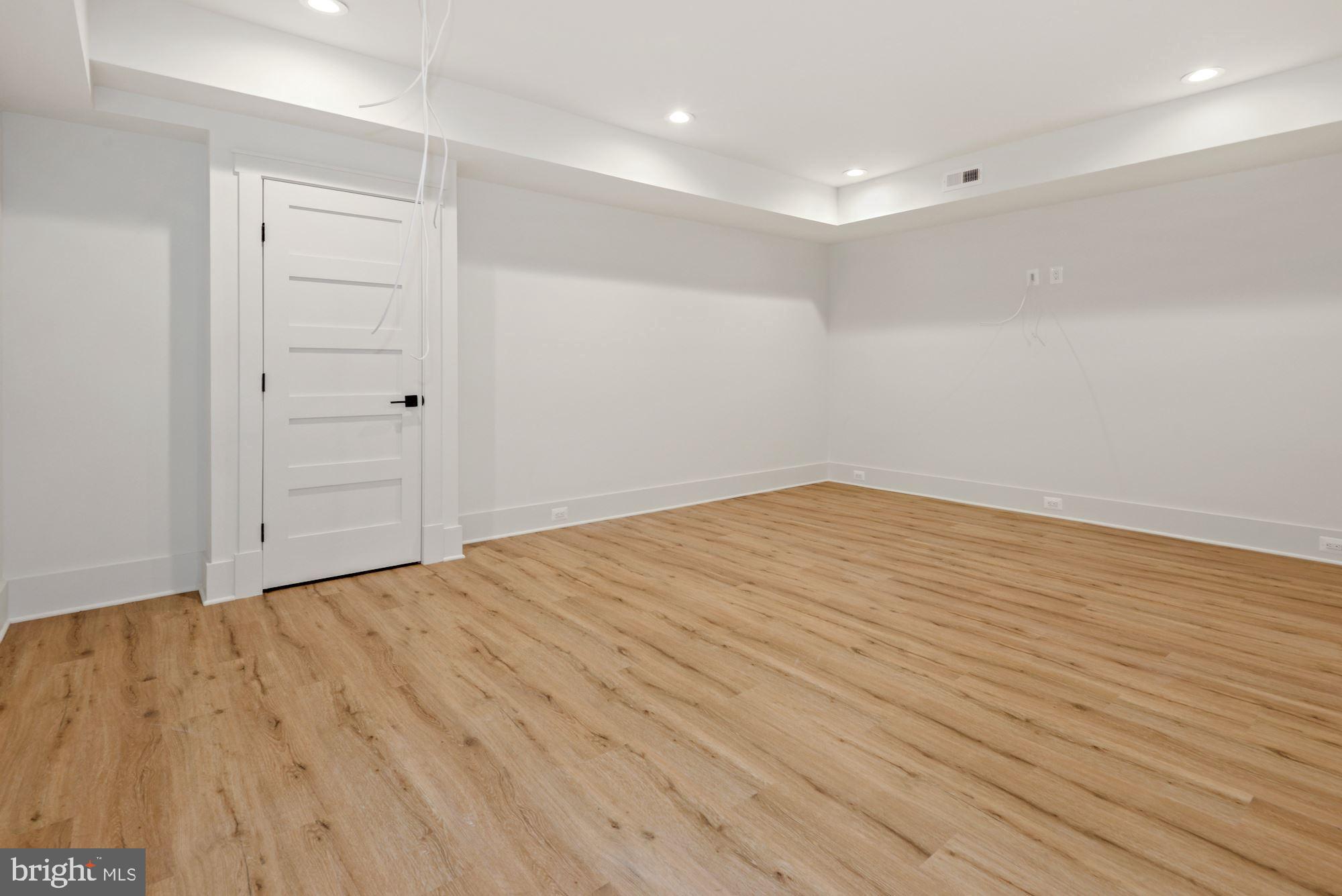 GOLF CLUB MANOR - Residential