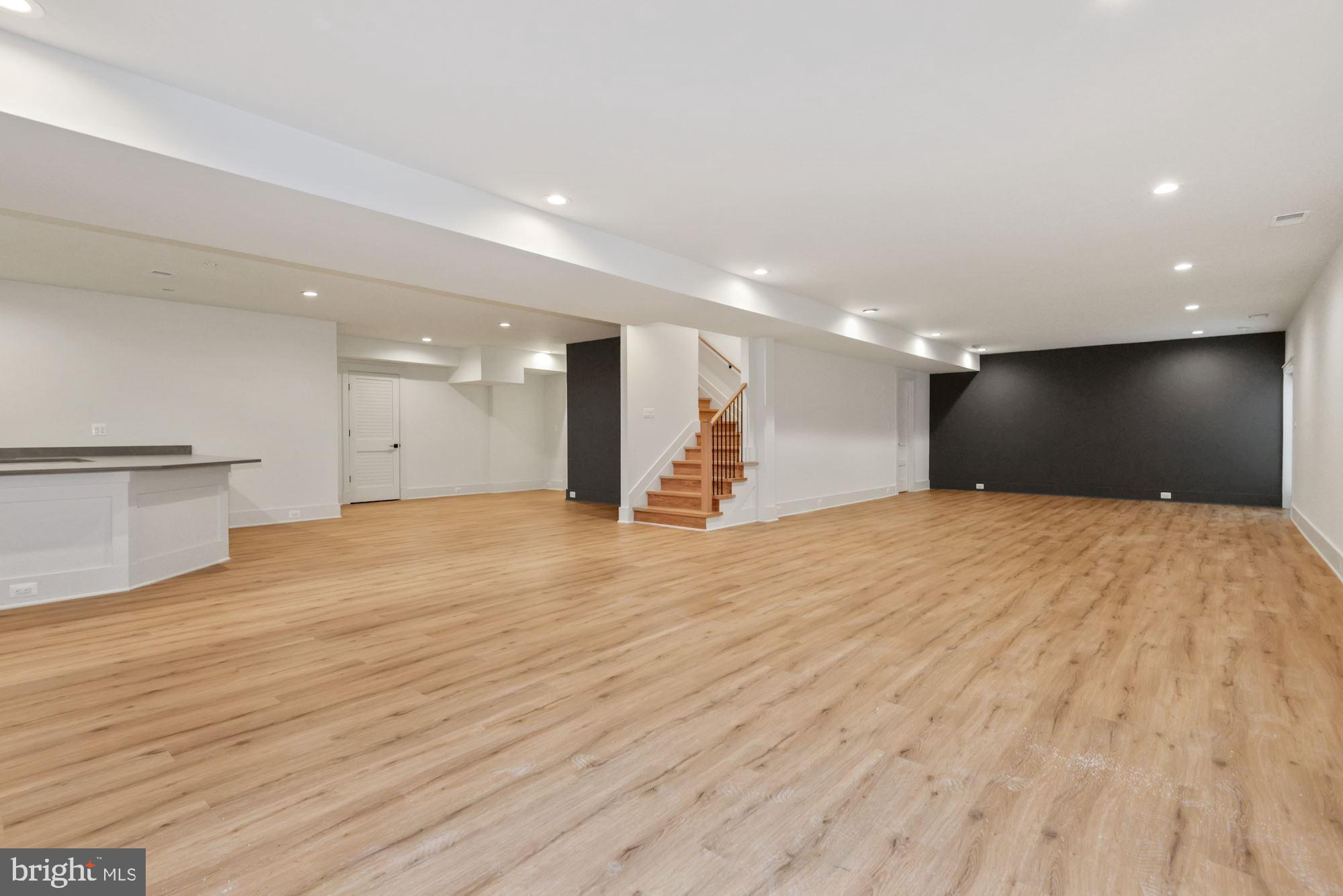 GOLF CLUB MANOR - Residential