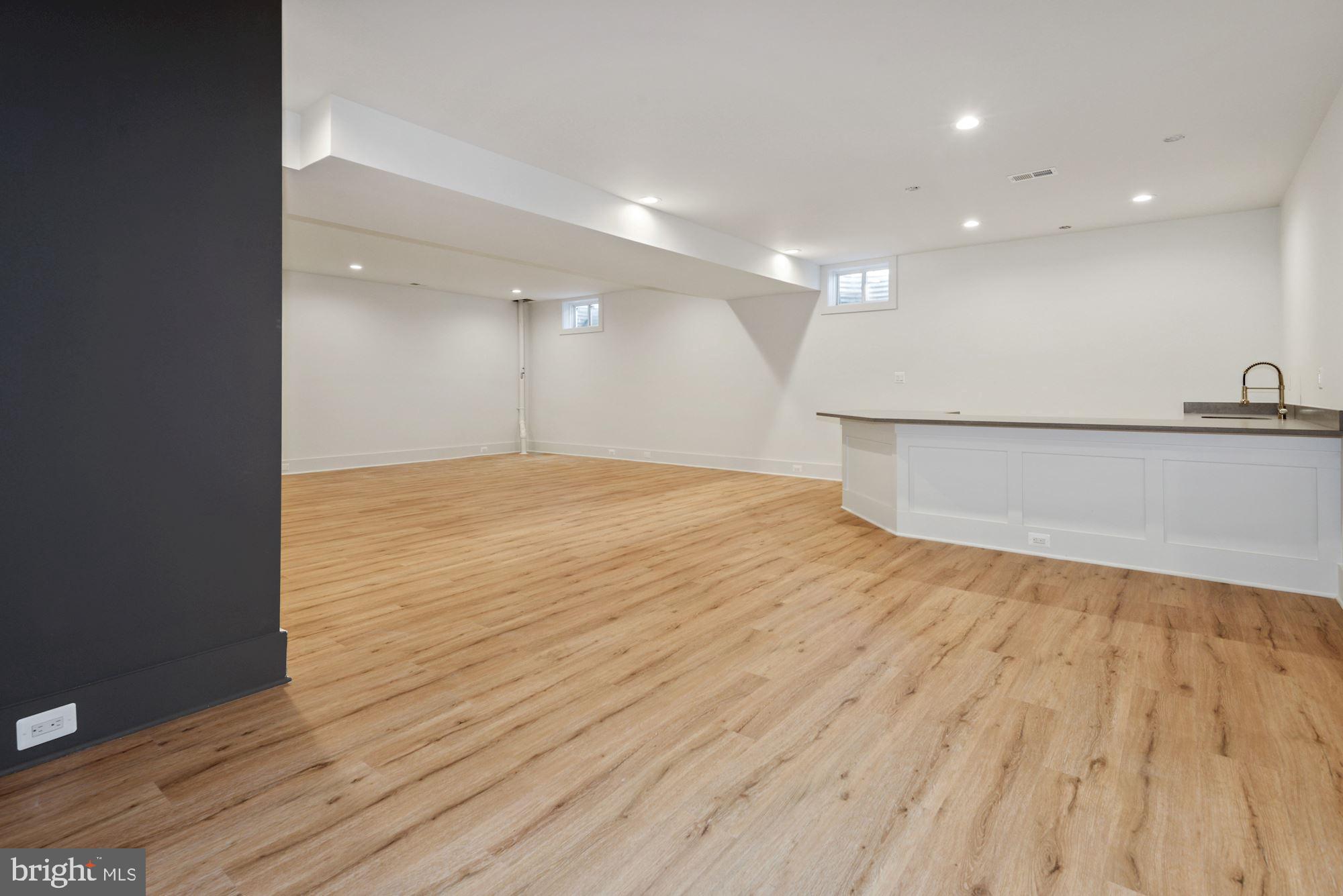 GOLF CLUB MANOR - Residential