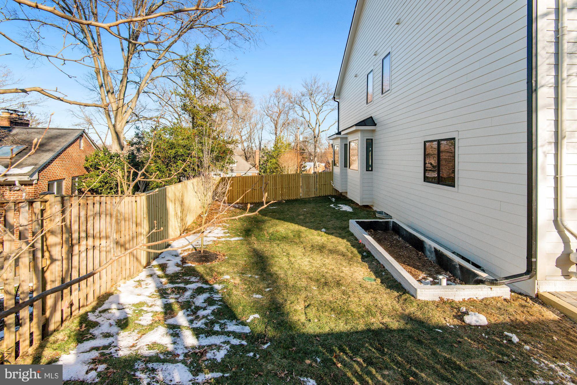 GOLF CLUB MANOR - Residential