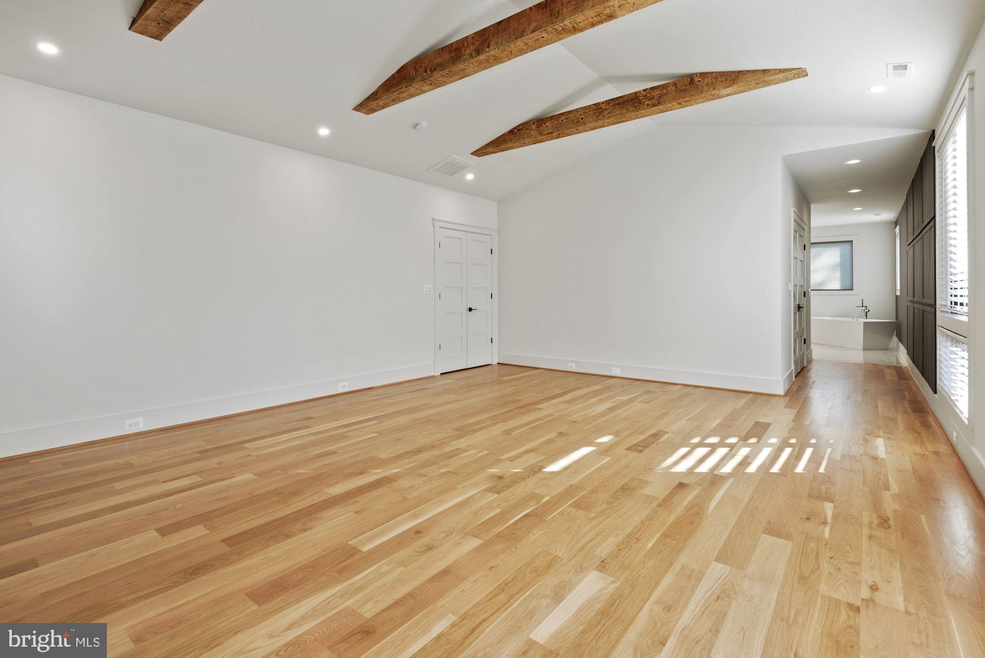 GOLF CLUB MANOR - Residential