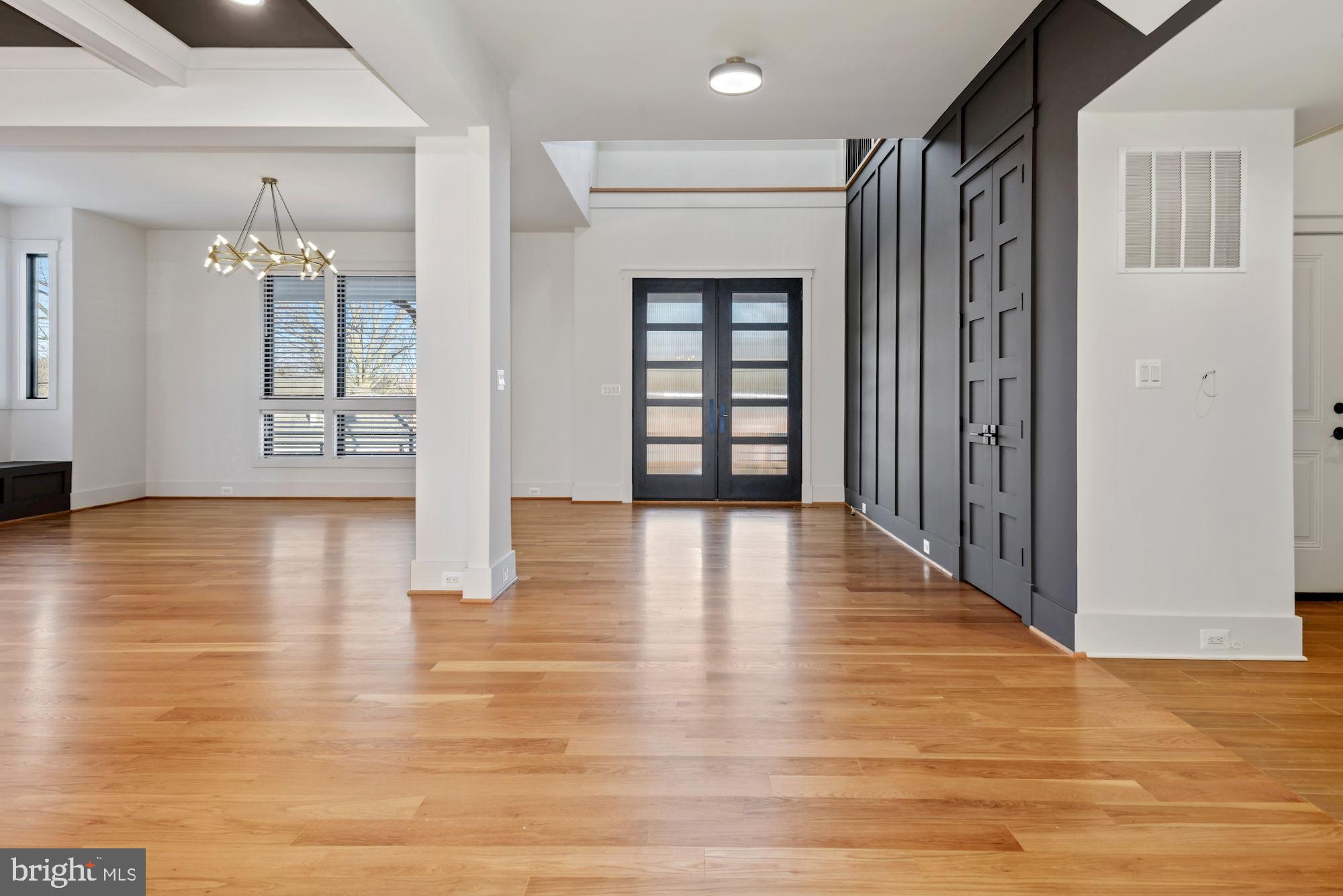 GOLF CLUB MANOR - Residential