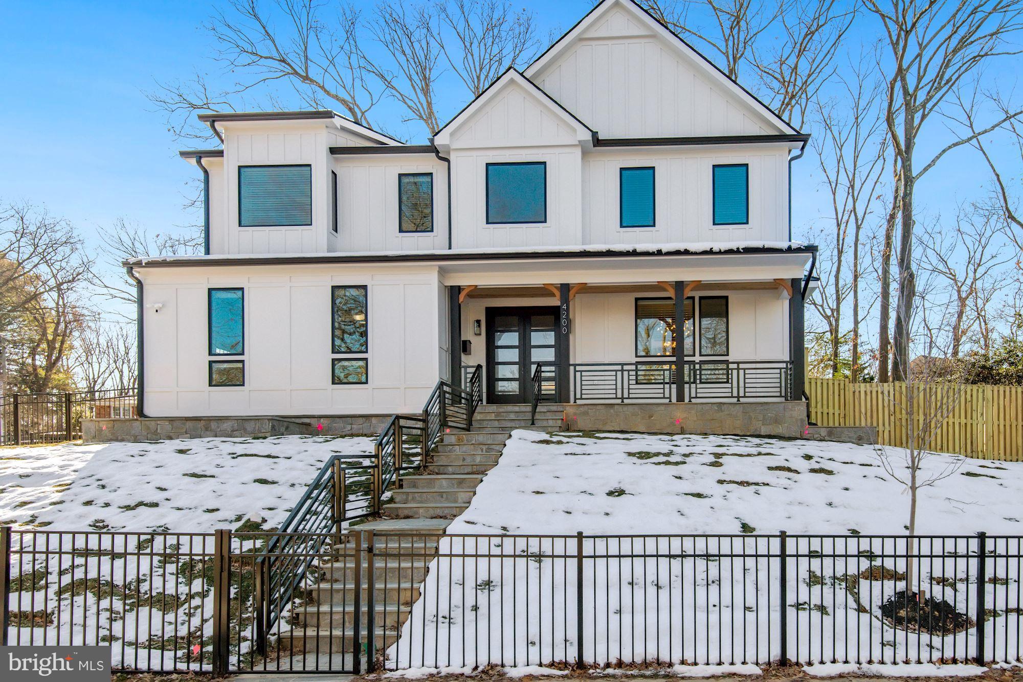 GOLF CLUB MANOR - Residential