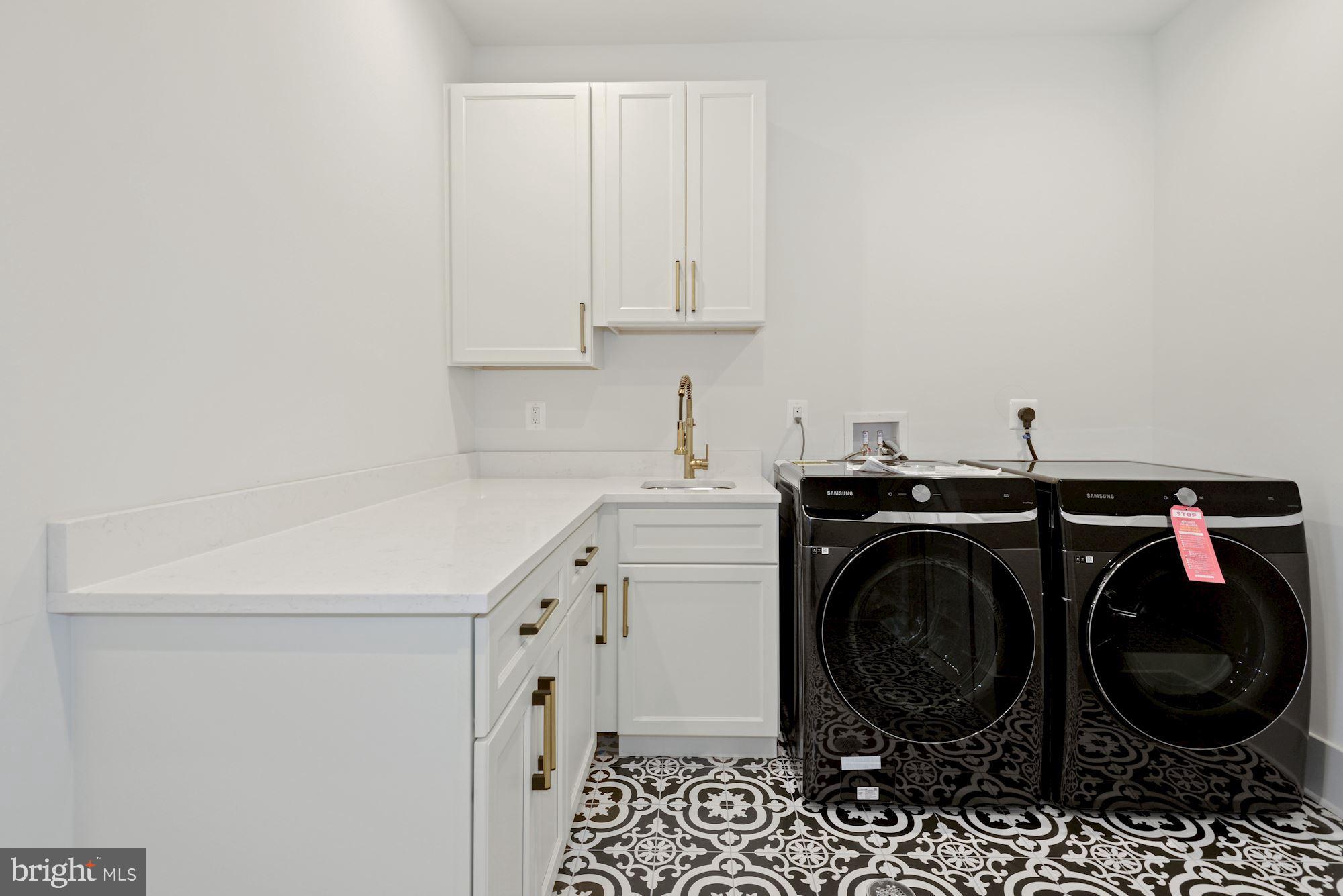 GOLF CLUB MANOR - Residential