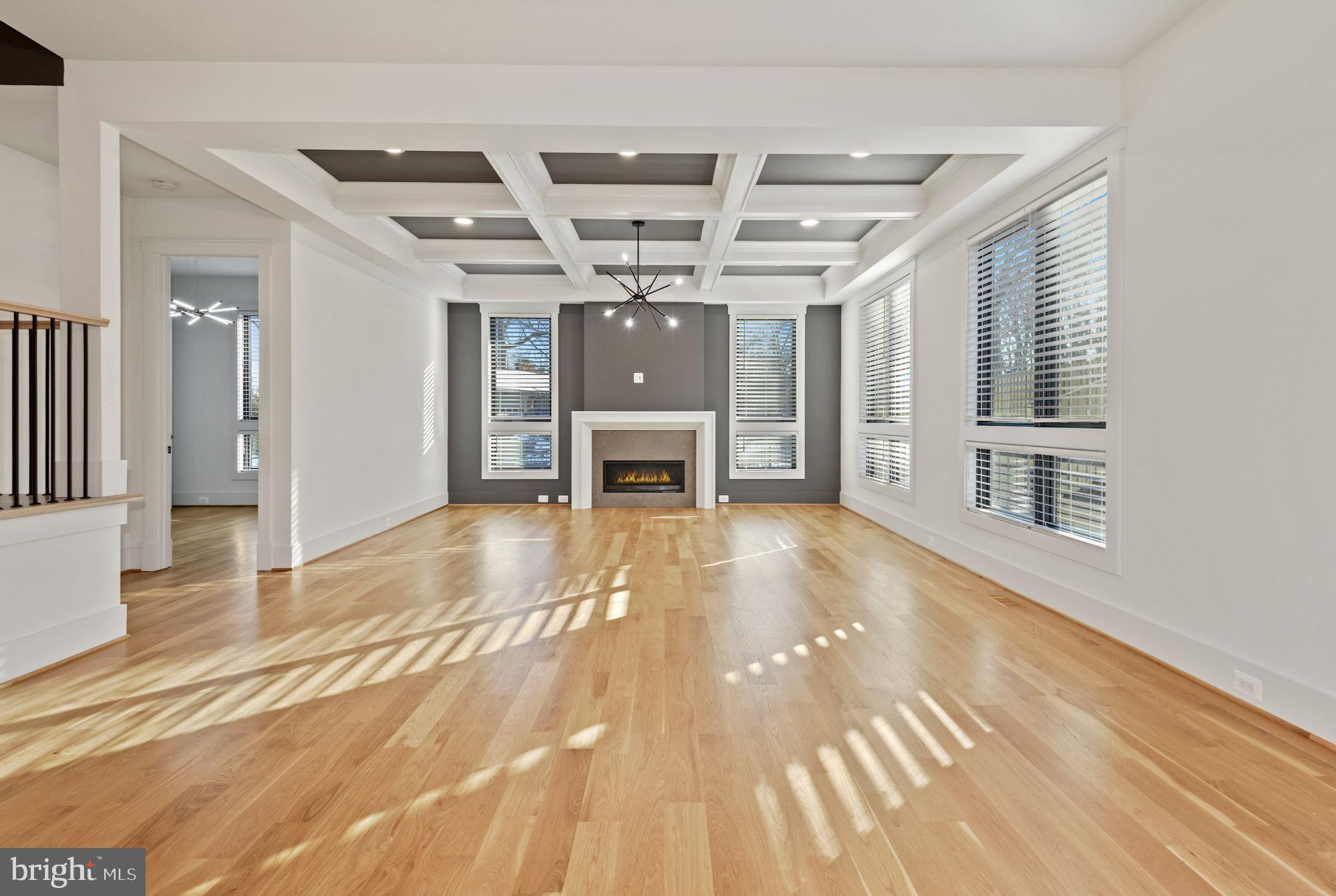 GOLF CLUB MANOR - Residential