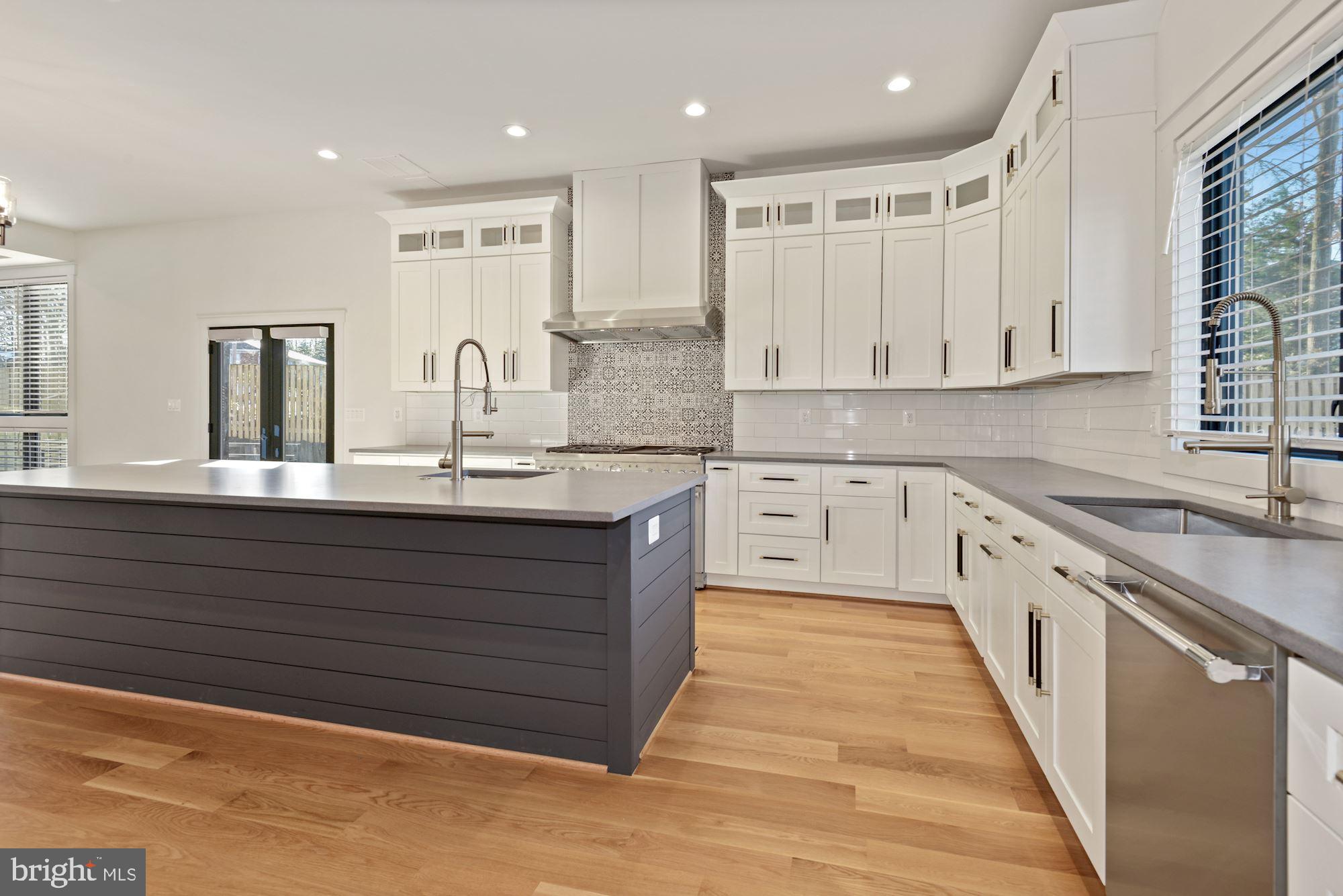 GOLF CLUB MANOR - Residential