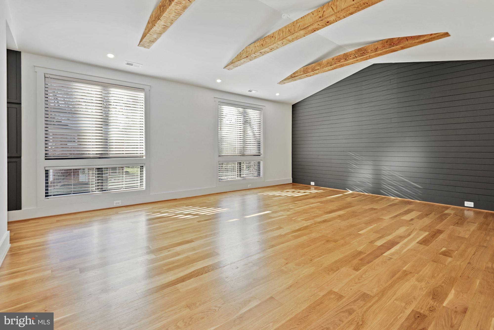 GOLF CLUB MANOR - Residential