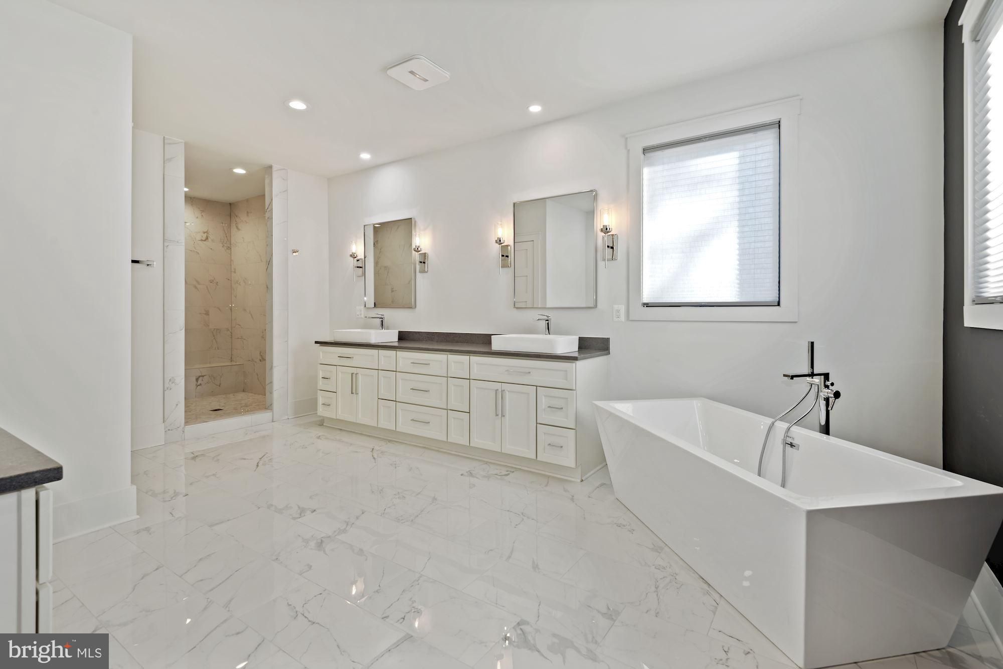 GOLF CLUB MANOR - Residential