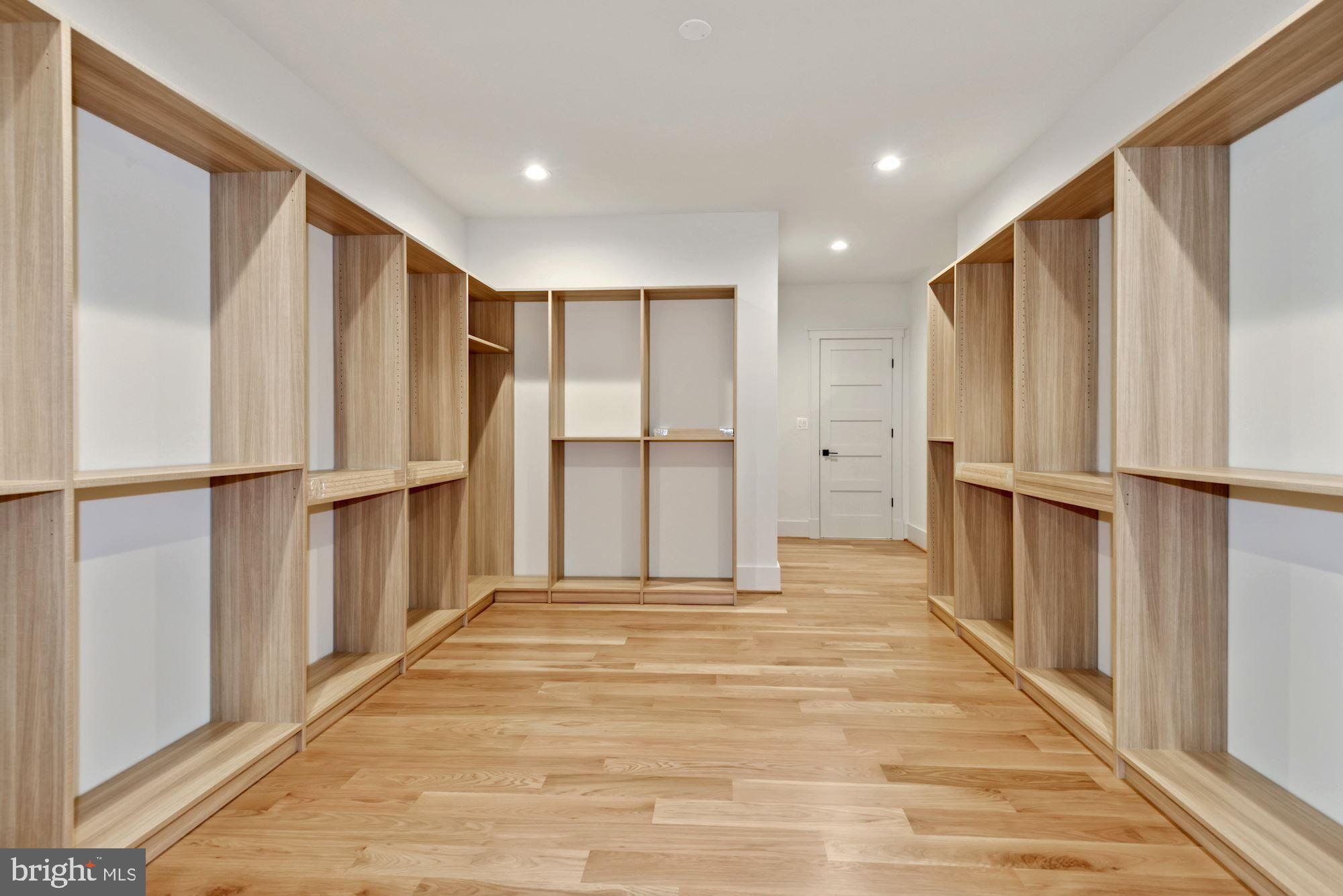 GOLF CLUB MANOR - Residential