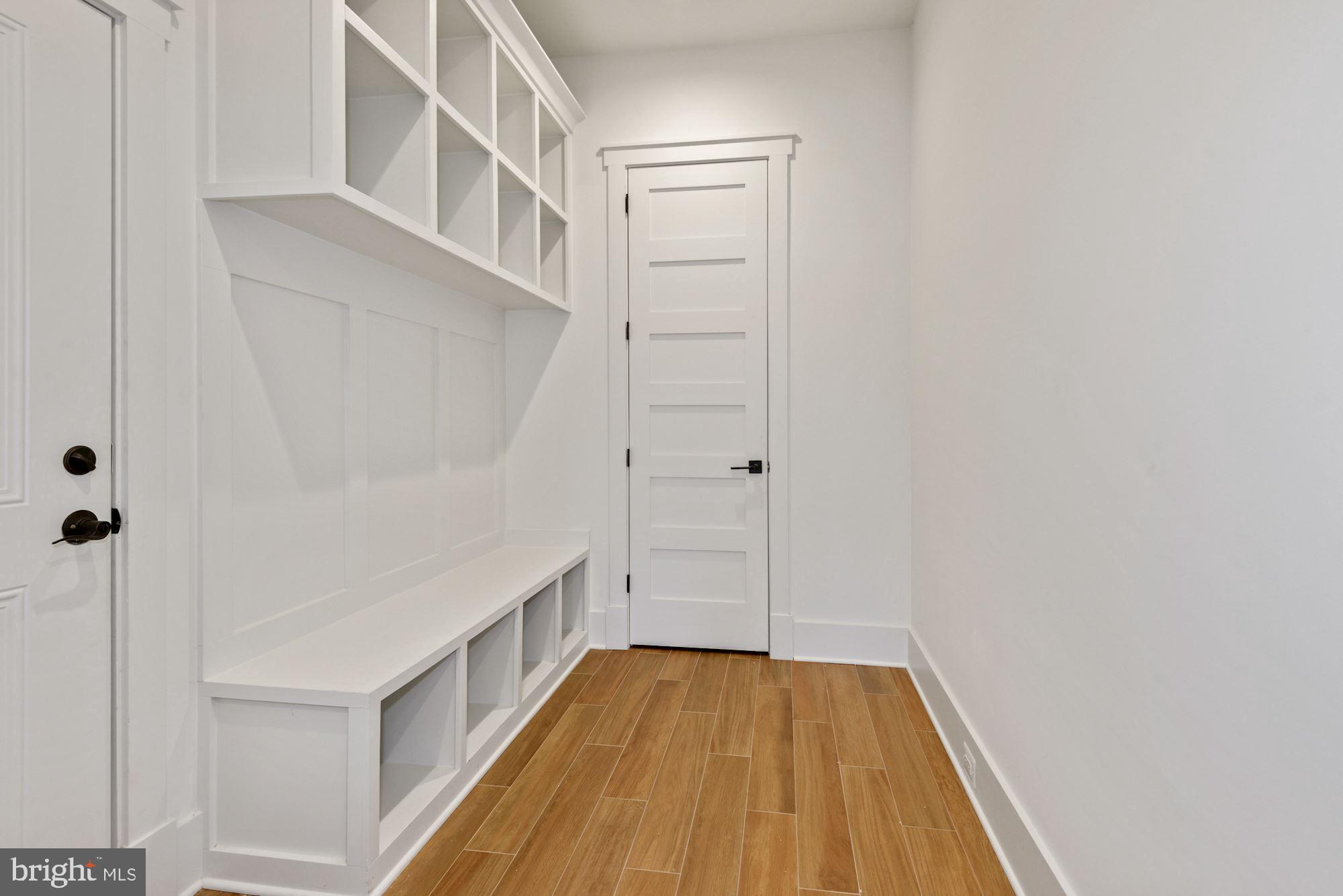 GOLF CLUB MANOR - Residential