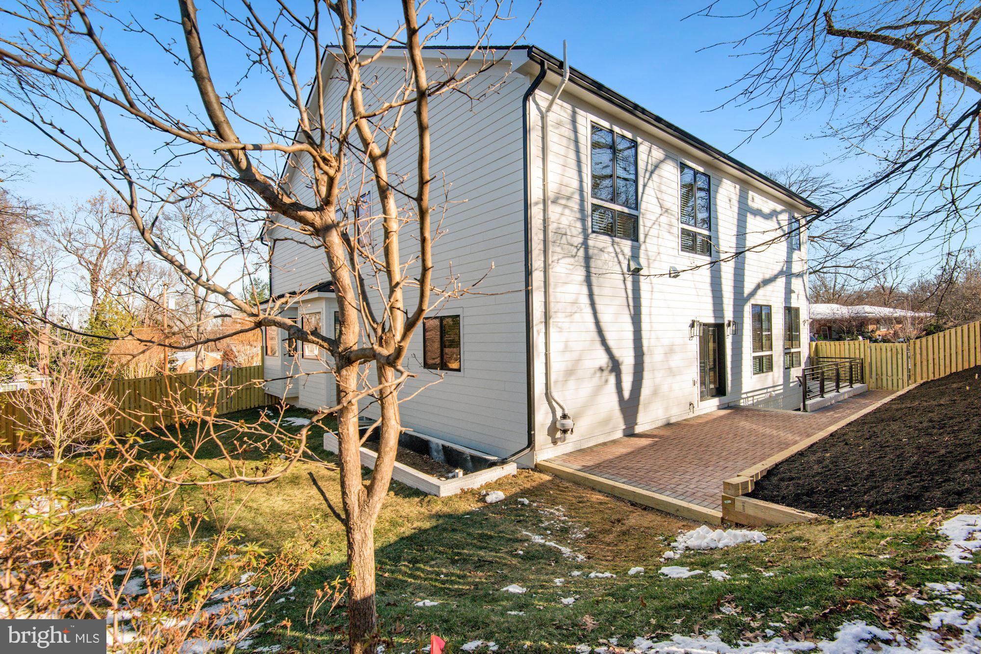 GOLF CLUB MANOR - Residential