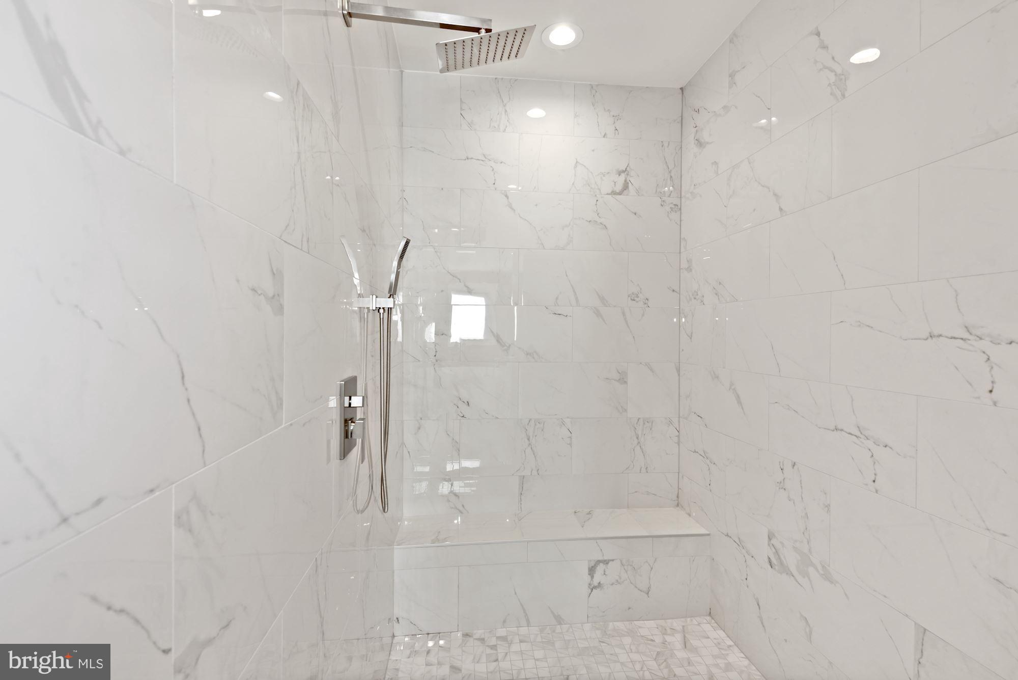 GOLF CLUB MANOR - Residential