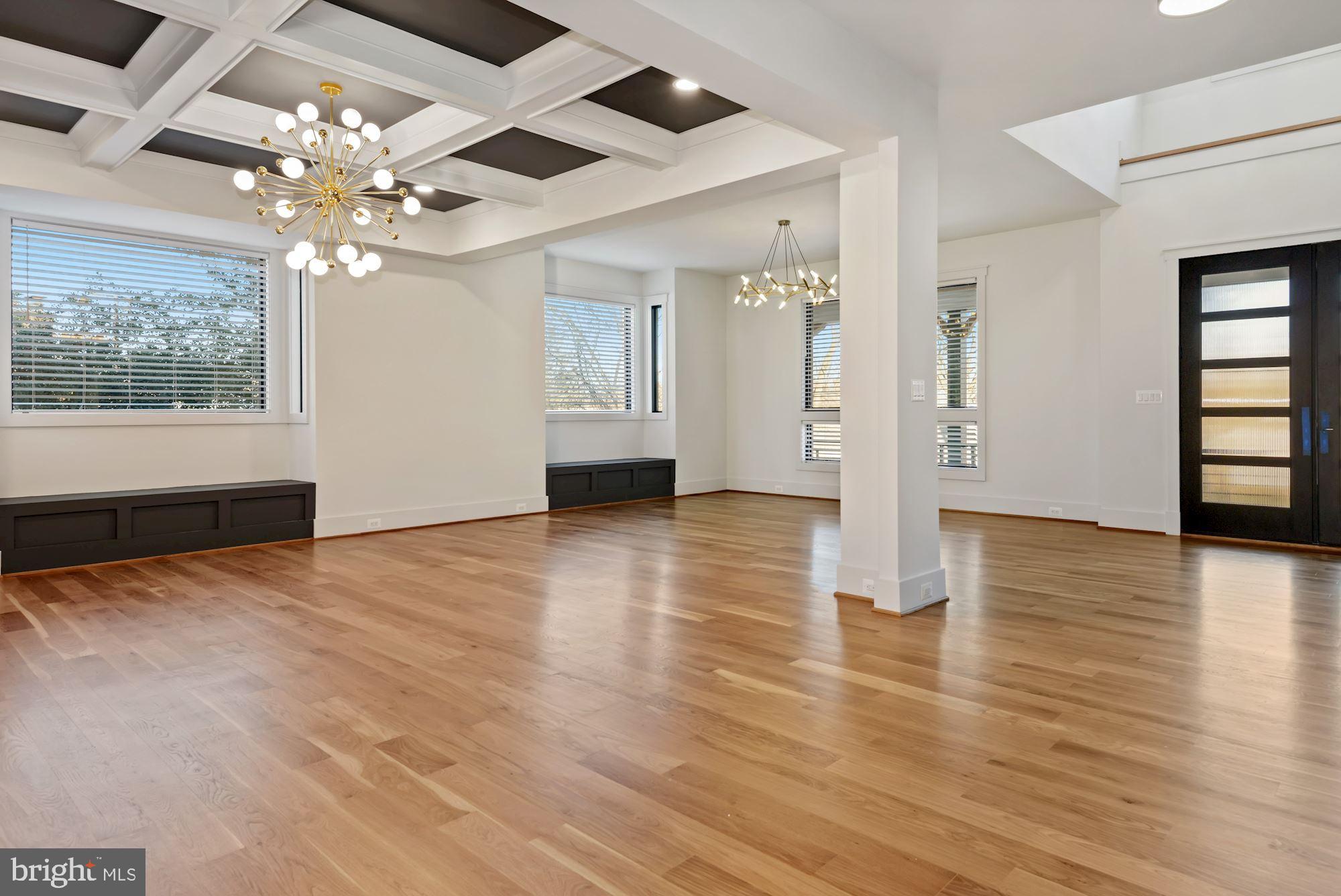 GOLF CLUB MANOR - Residential