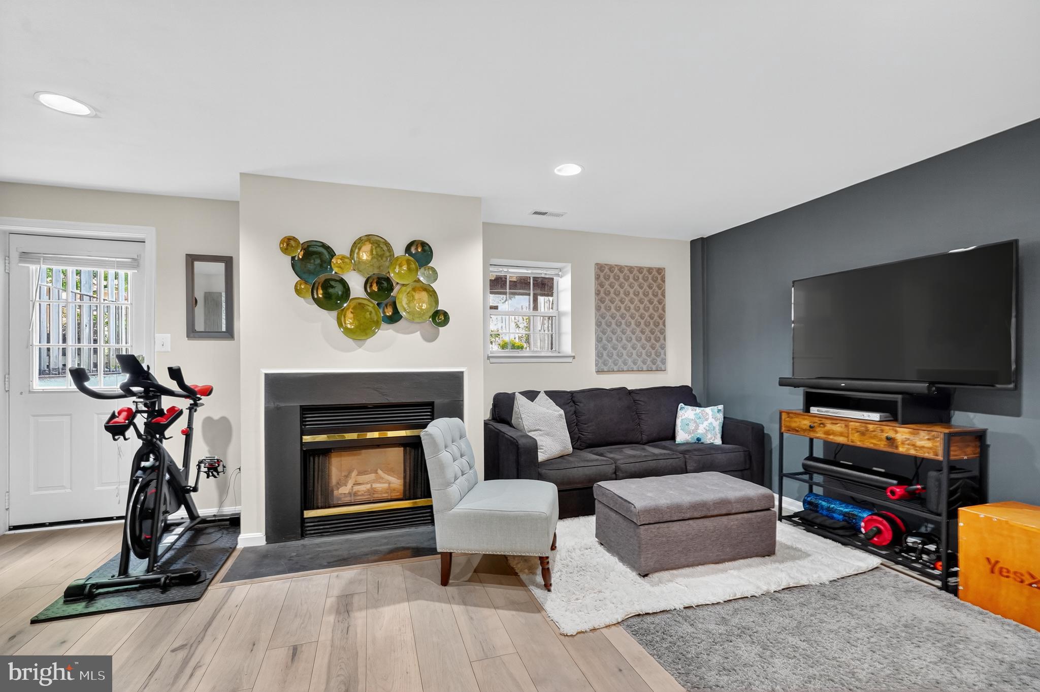 TURNBERRY MEWS - Residential