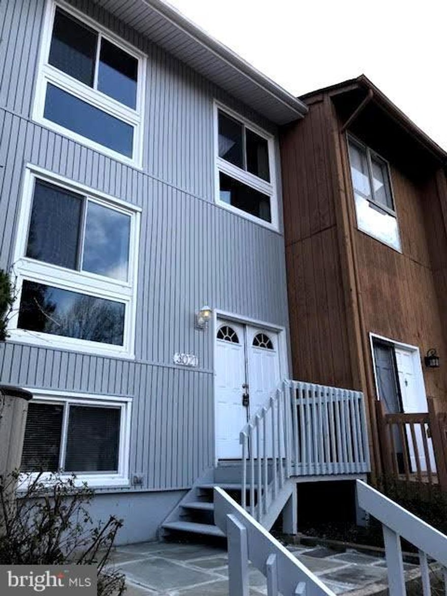 Beautiful, OPEN, Light and Bright.  Fresh paint, carpet. Windows and siding replaced. Main level Deck above walk-out lower level. Terrific guest quarters.  E-Z access to Vienna METRO