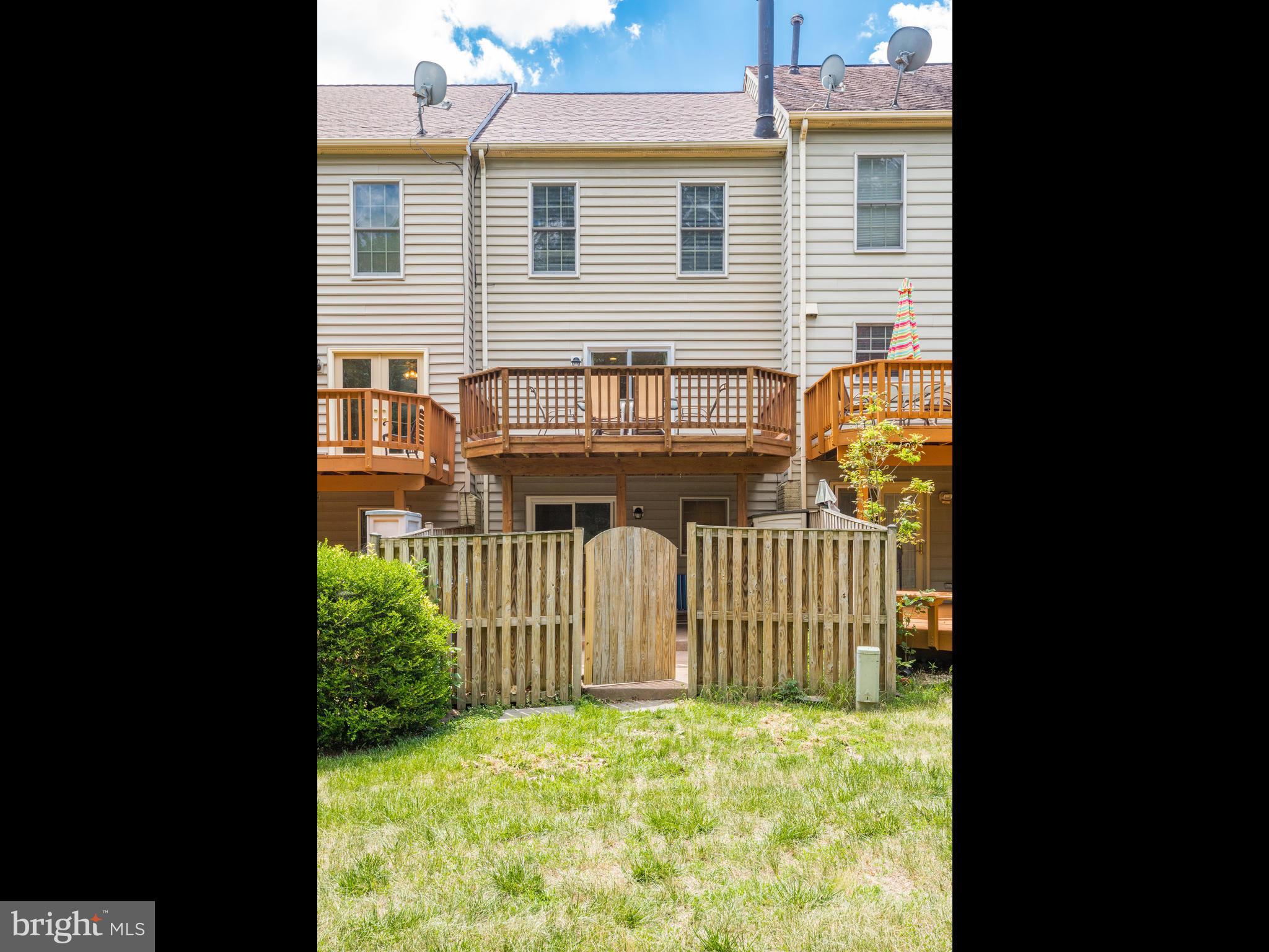 ASHBURN VILLAGE - Residential