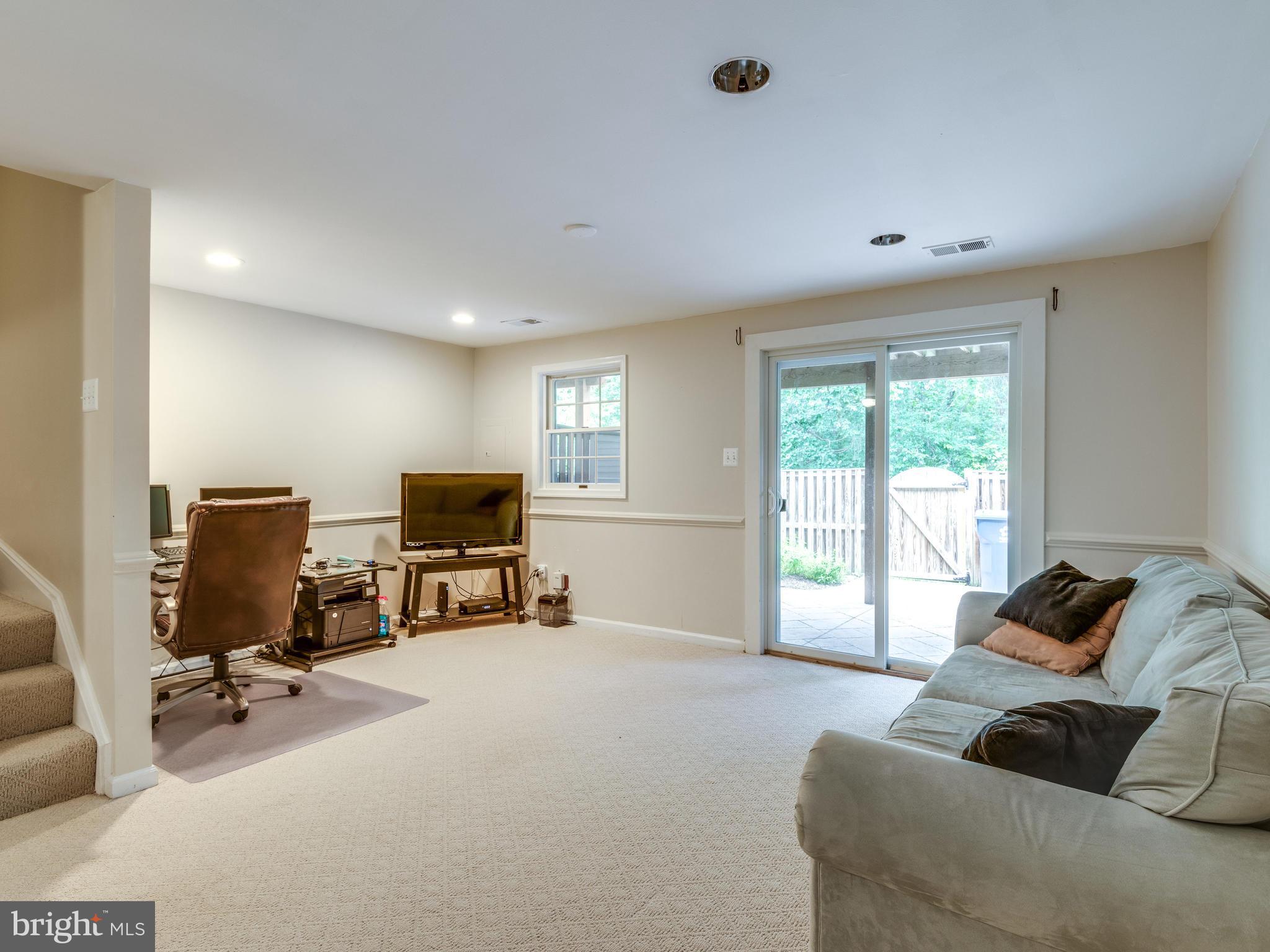 ASHBURN VILLAGE - Residential