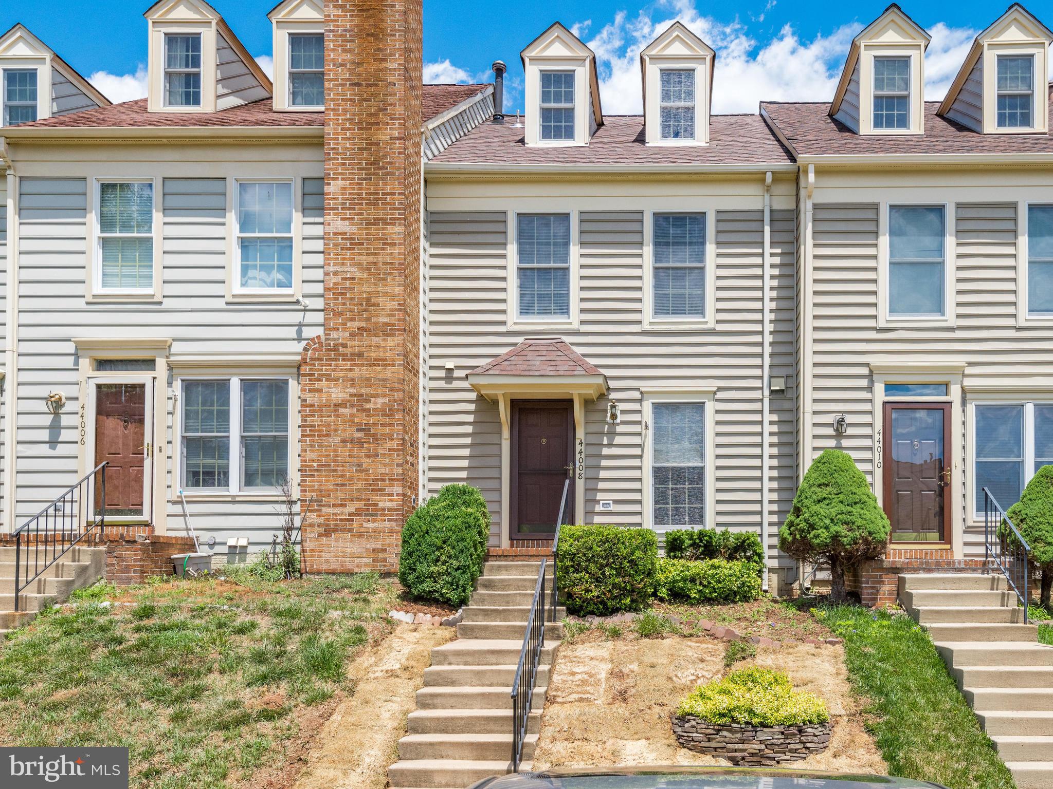 ASHBURN VILLAGE - Residential