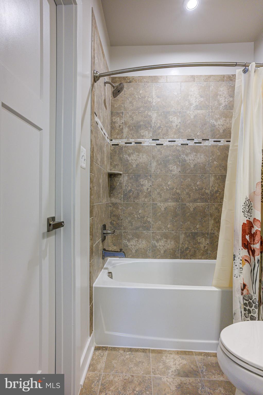 LAKE LINGANORE TOWN CENTER - Residential