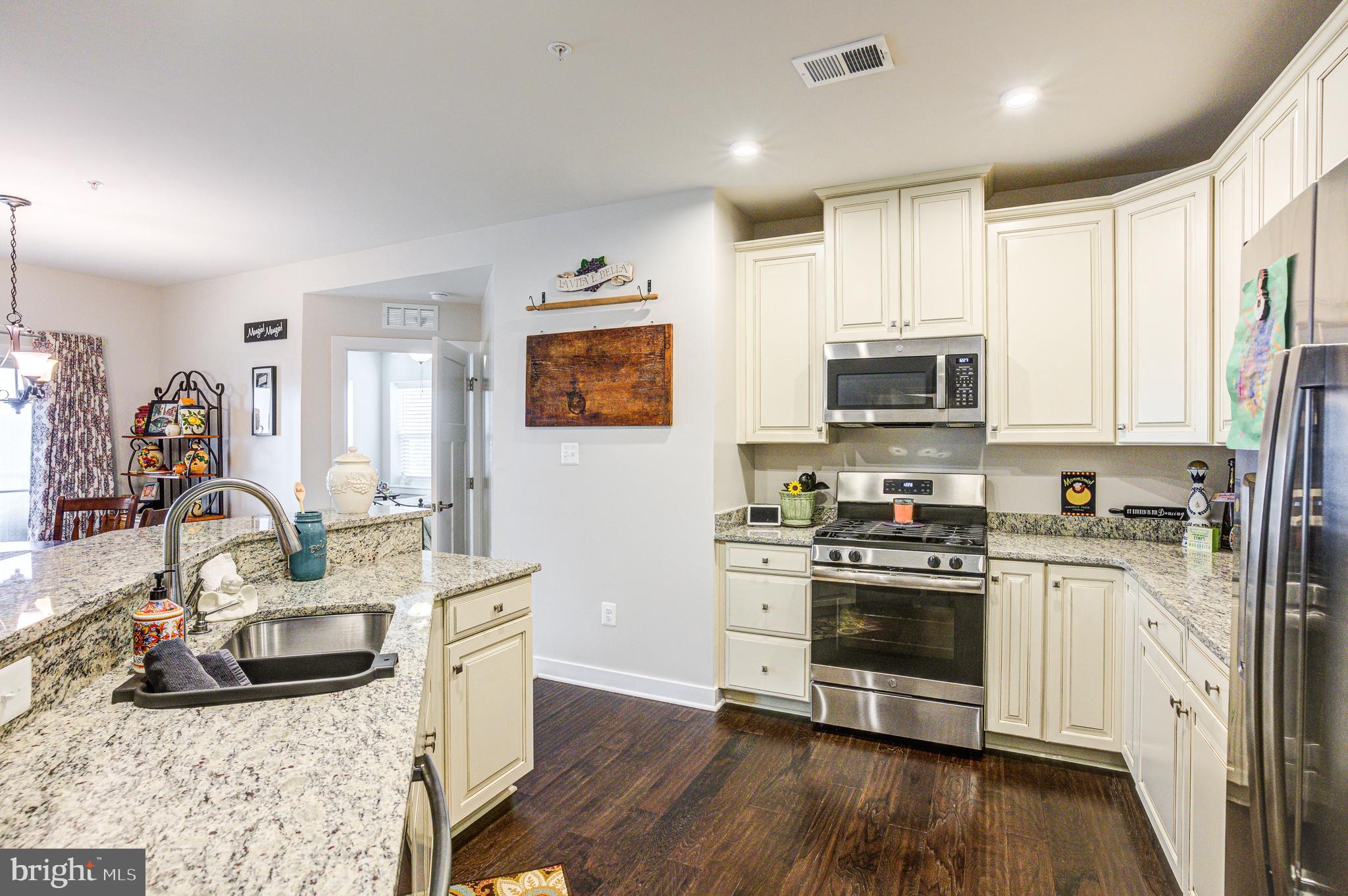 LAKE LINGANORE TOWN CENTER - Residential