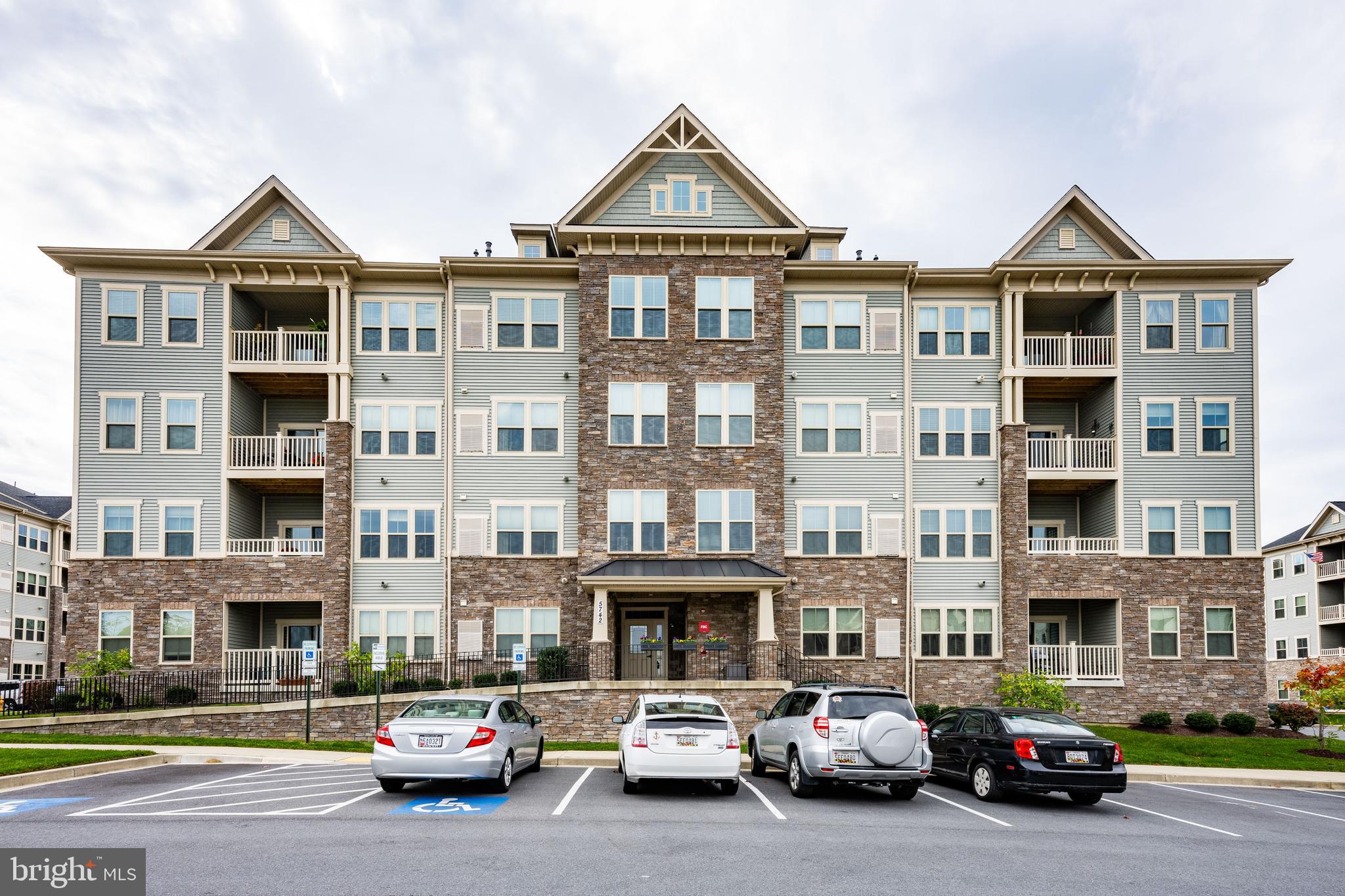 LAKE LINGANORE TOWN CENTER - Residential