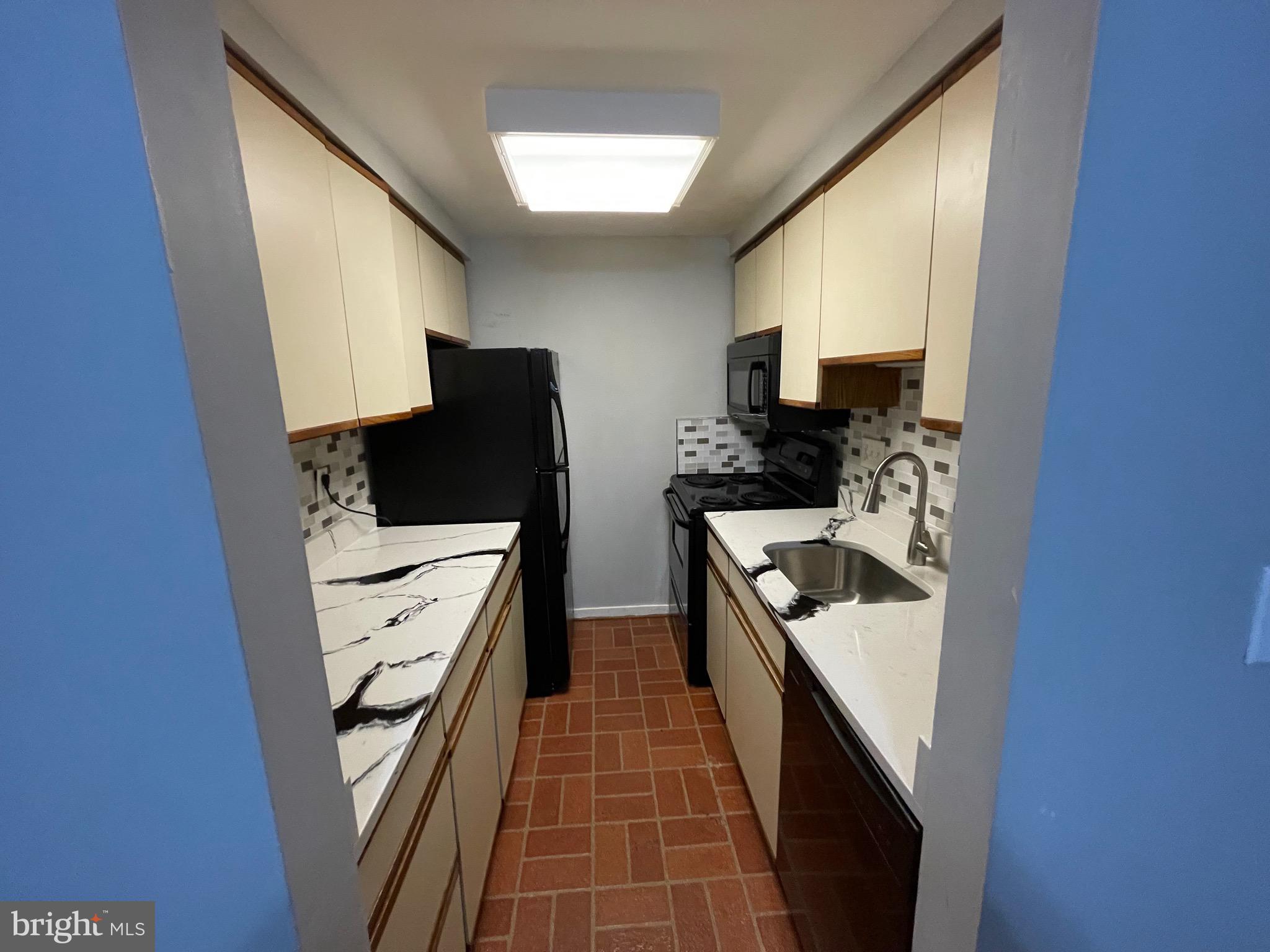 CHRISTOPHER COURT - Residential Lease