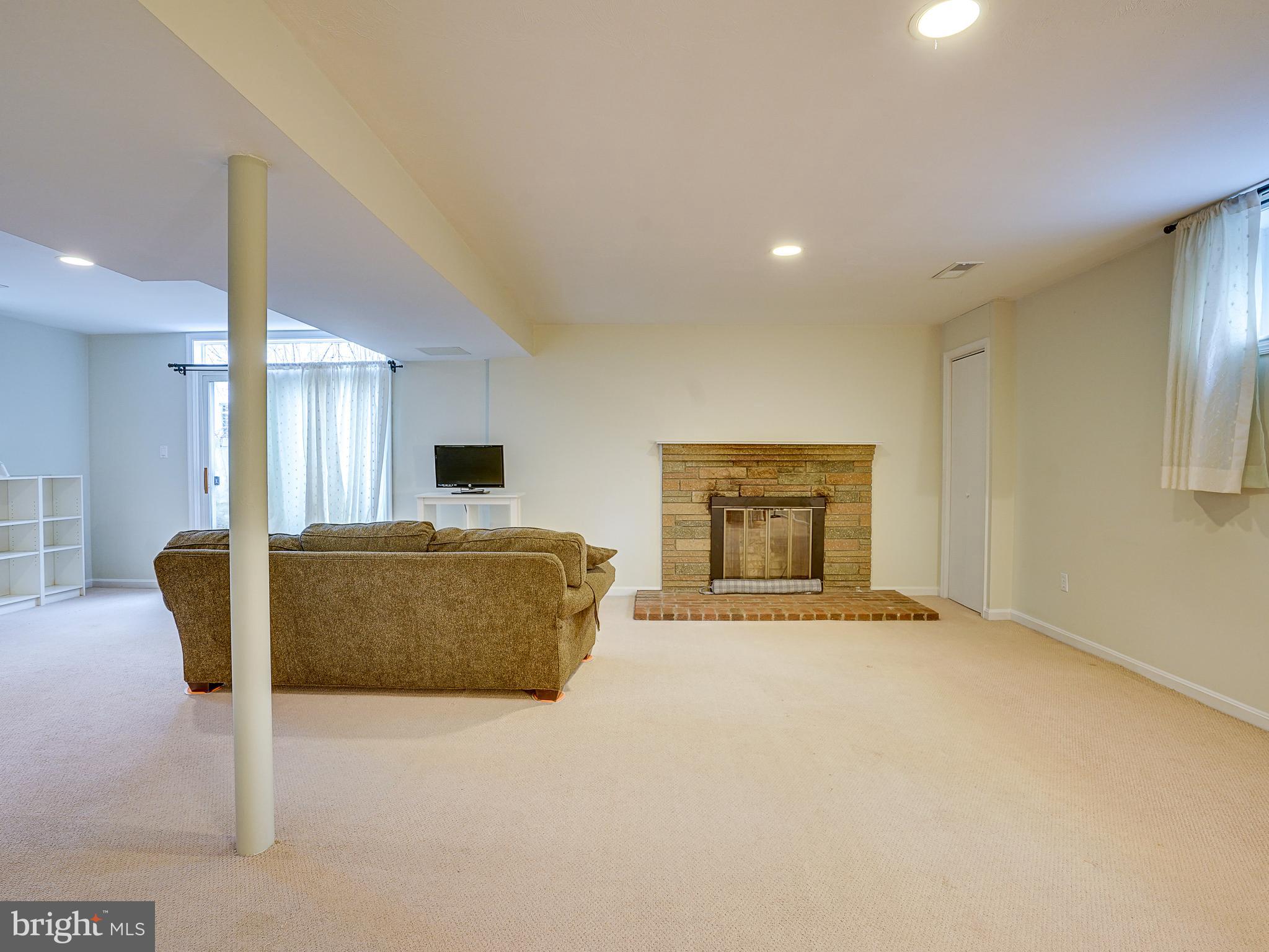 ARLINGWOOD - Residential Lease