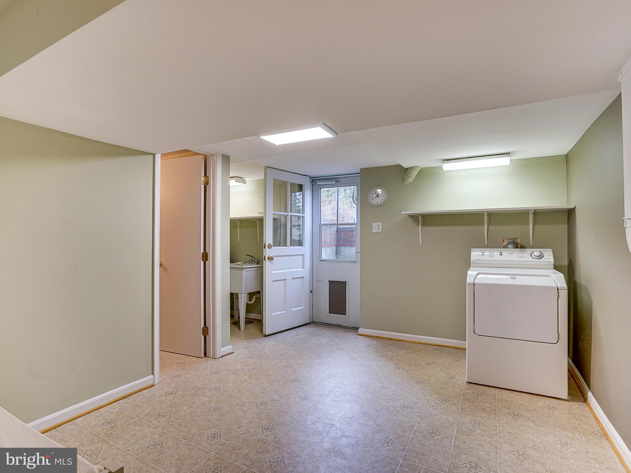 ARLINGWOOD - Residential Lease