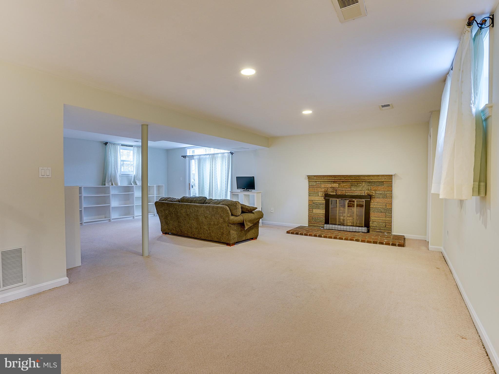 ARLINGWOOD - Residential Lease