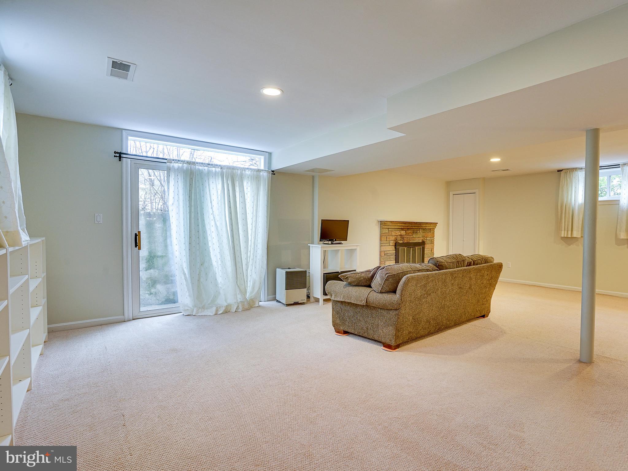 ARLINGWOOD - Residential Lease