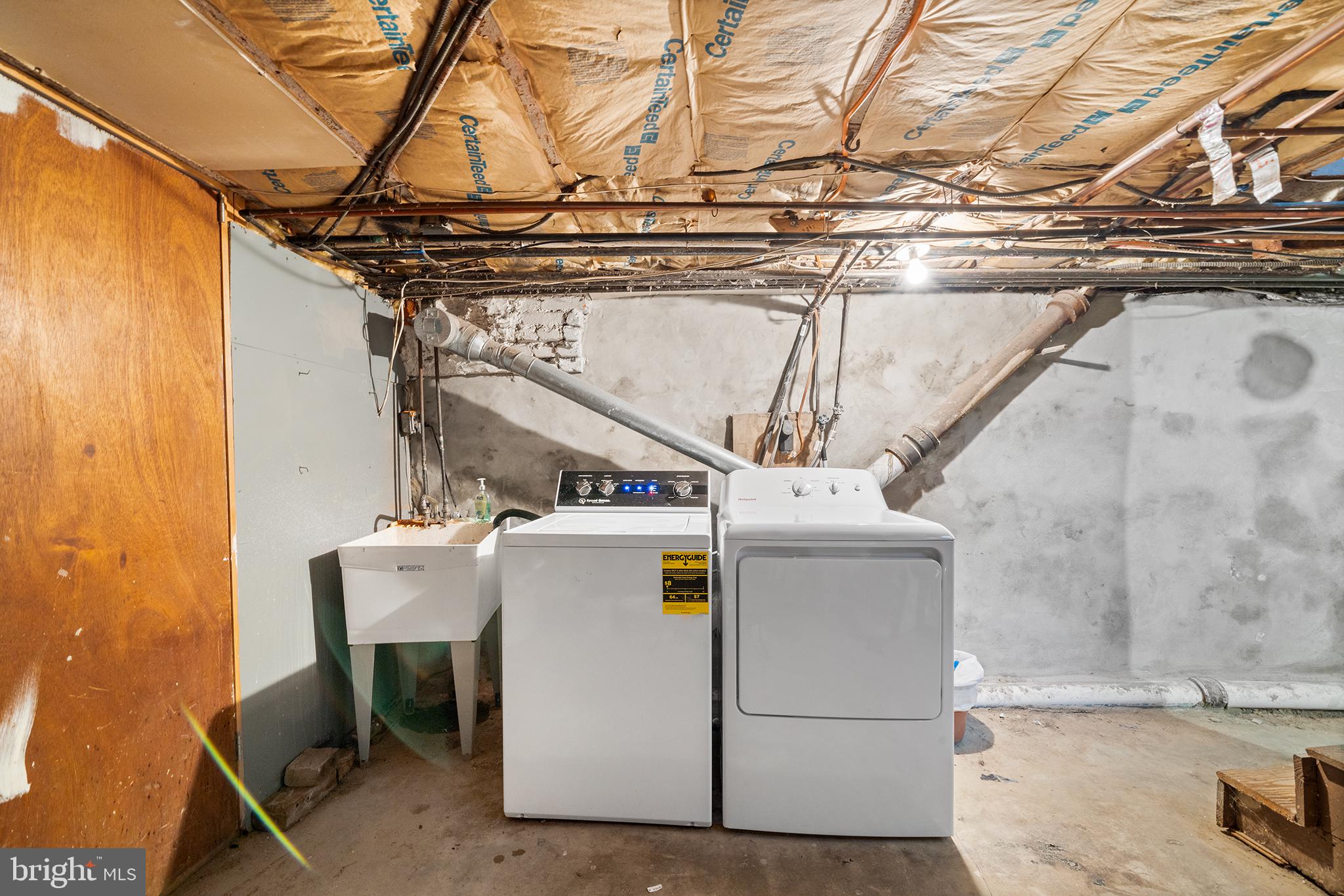 UNIVERSITY CITY - Residential Lease