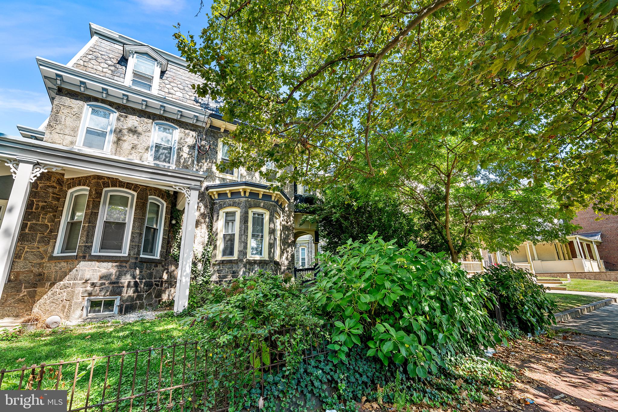 UNIVERSITY CITY - Residential Lease